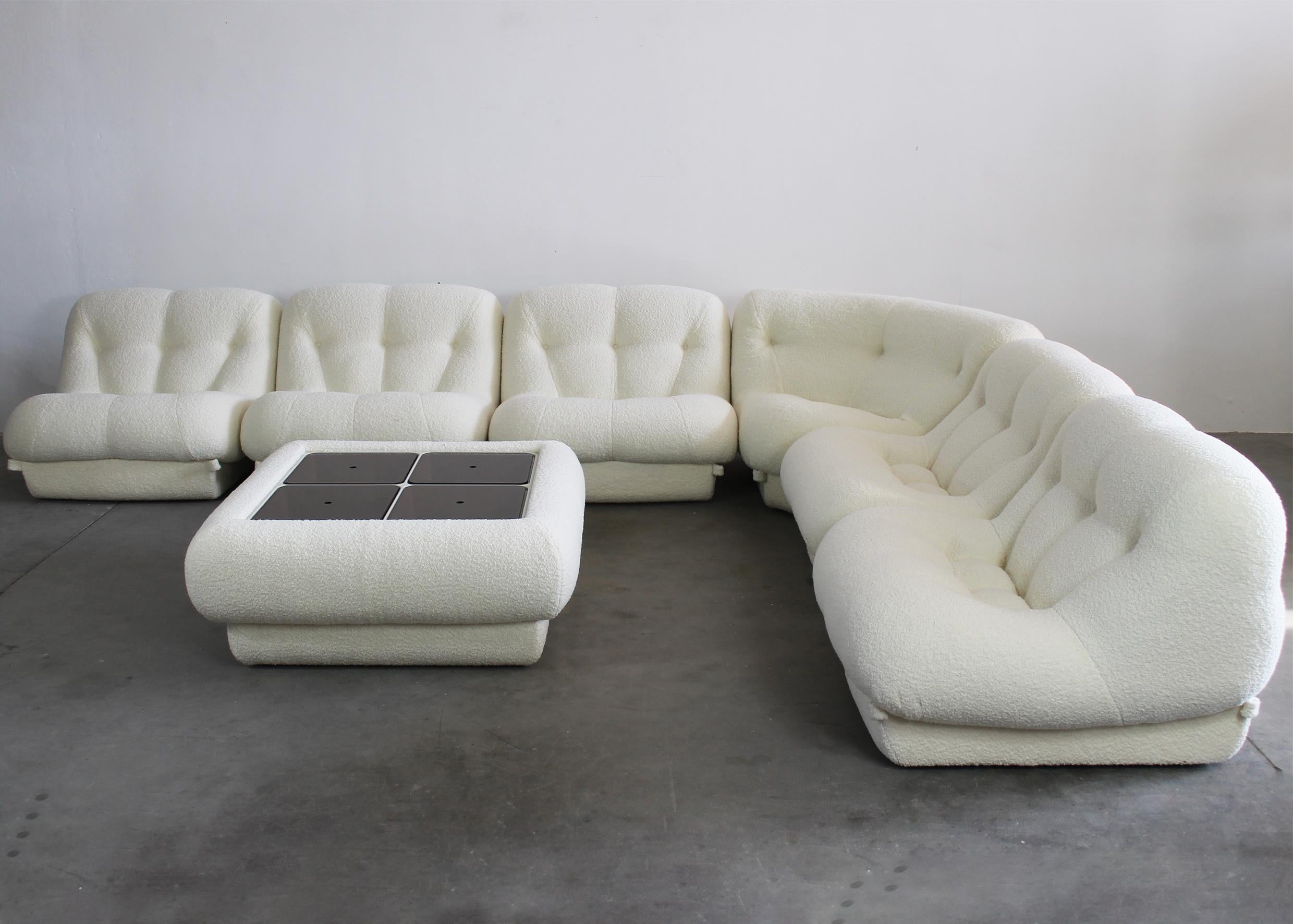 Mid-Century Modern Rino Maturi Nuvolone Living Room Set in White Boucle by MIMO Padova 1970s Italy For Sale
