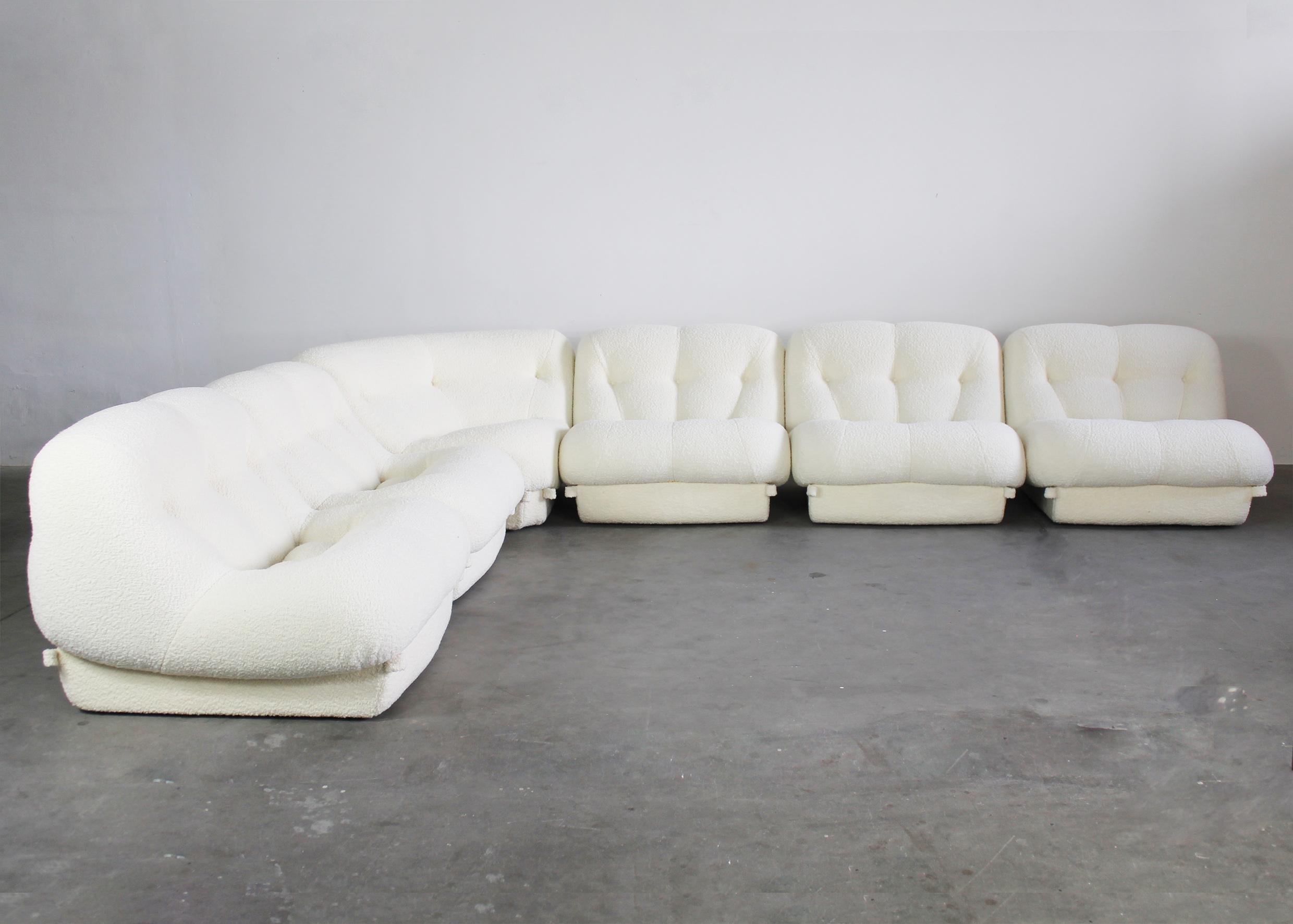 Mid-Century moderno Set da soggiorno Rino Maturi Nuvolone in Boucle Bianco di MIMO Padova 1970s Italy in vendita