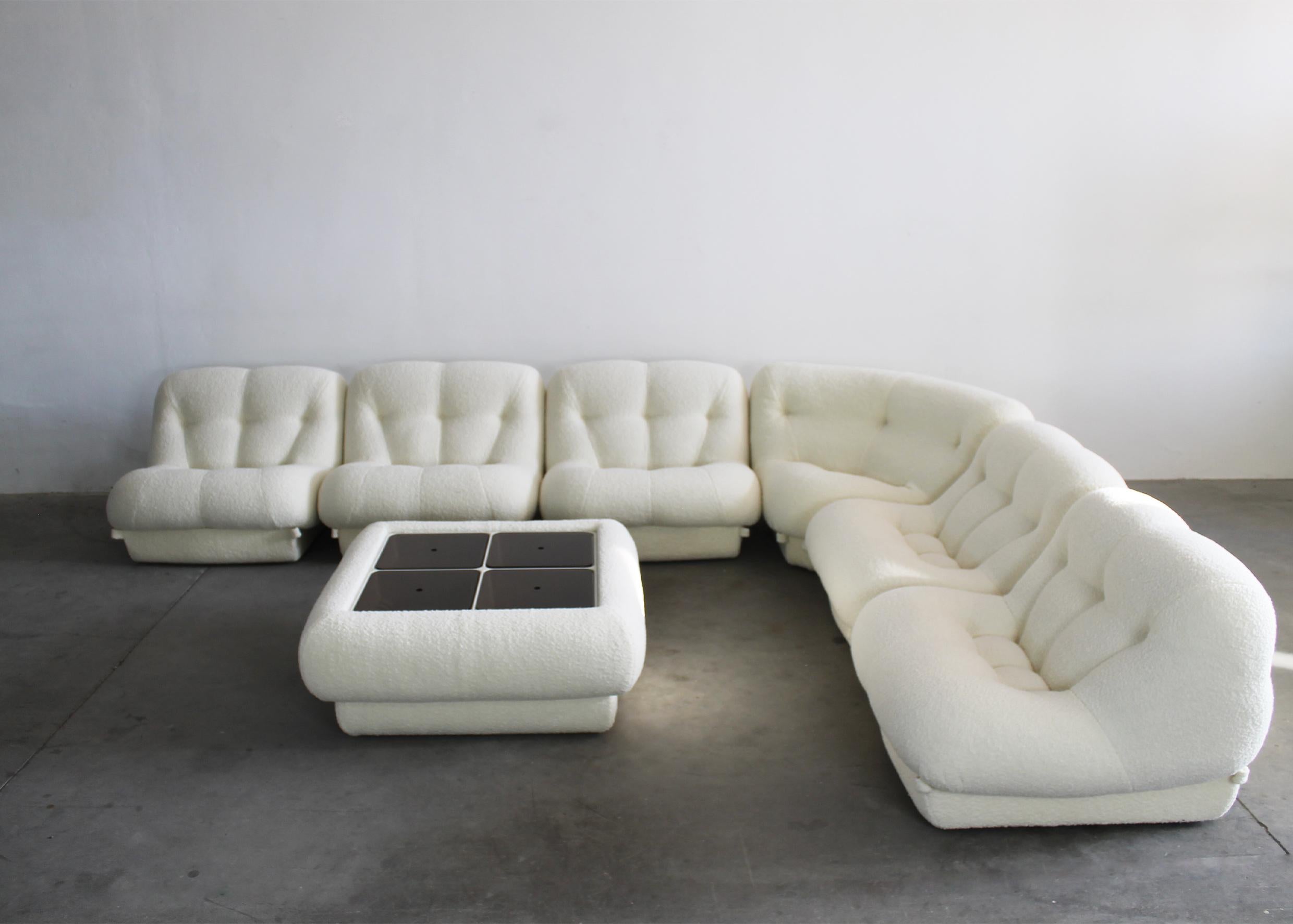 Other Rino Maturi Nuvolone Living Room Set in White Boucle by MIMO Padova 1970s Italy For Sale