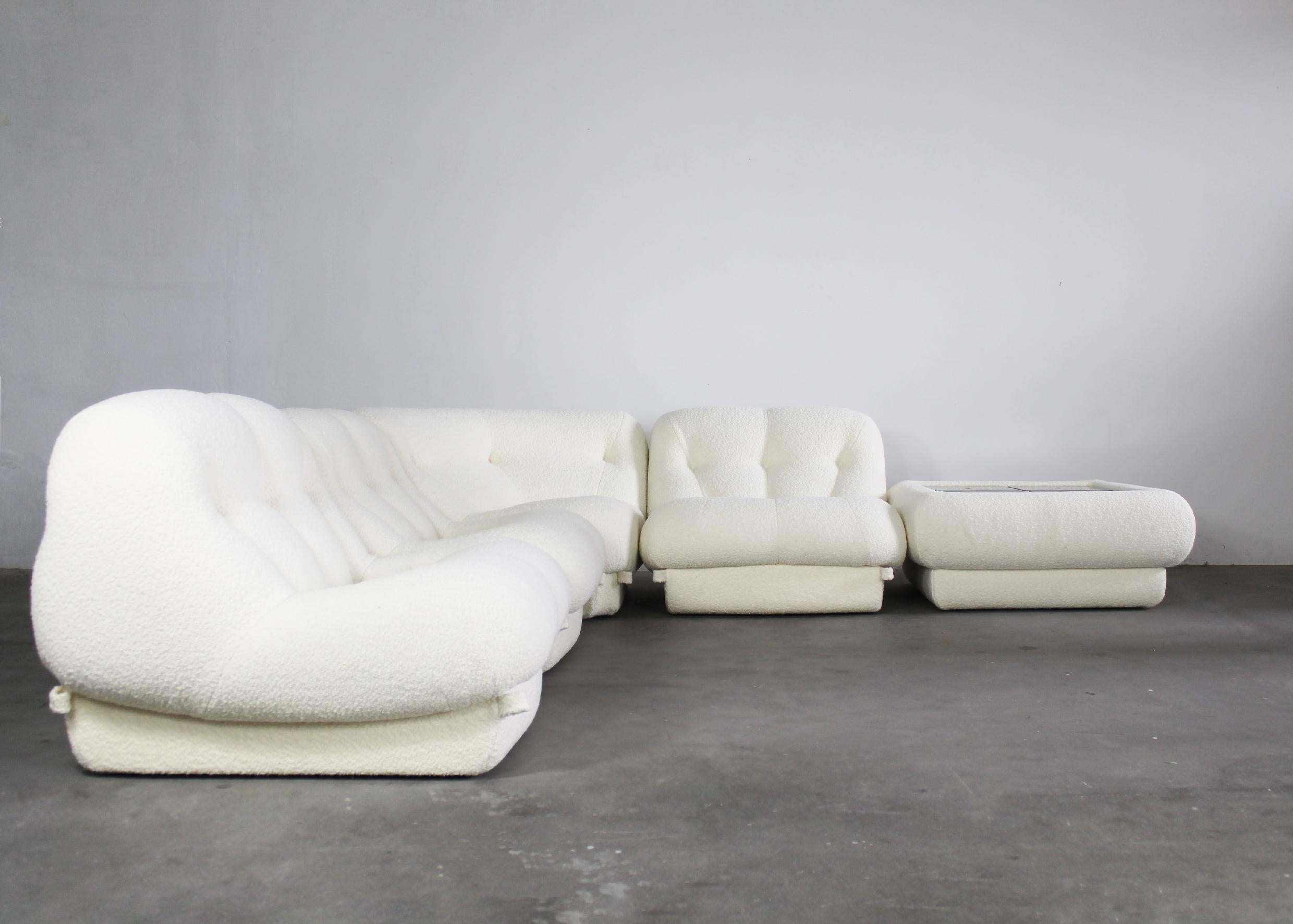 Altro Set da soggiorno Rino Maturi Nuvolone in Boucle Bianco di MIMO Padova 1970s Italy in vendita