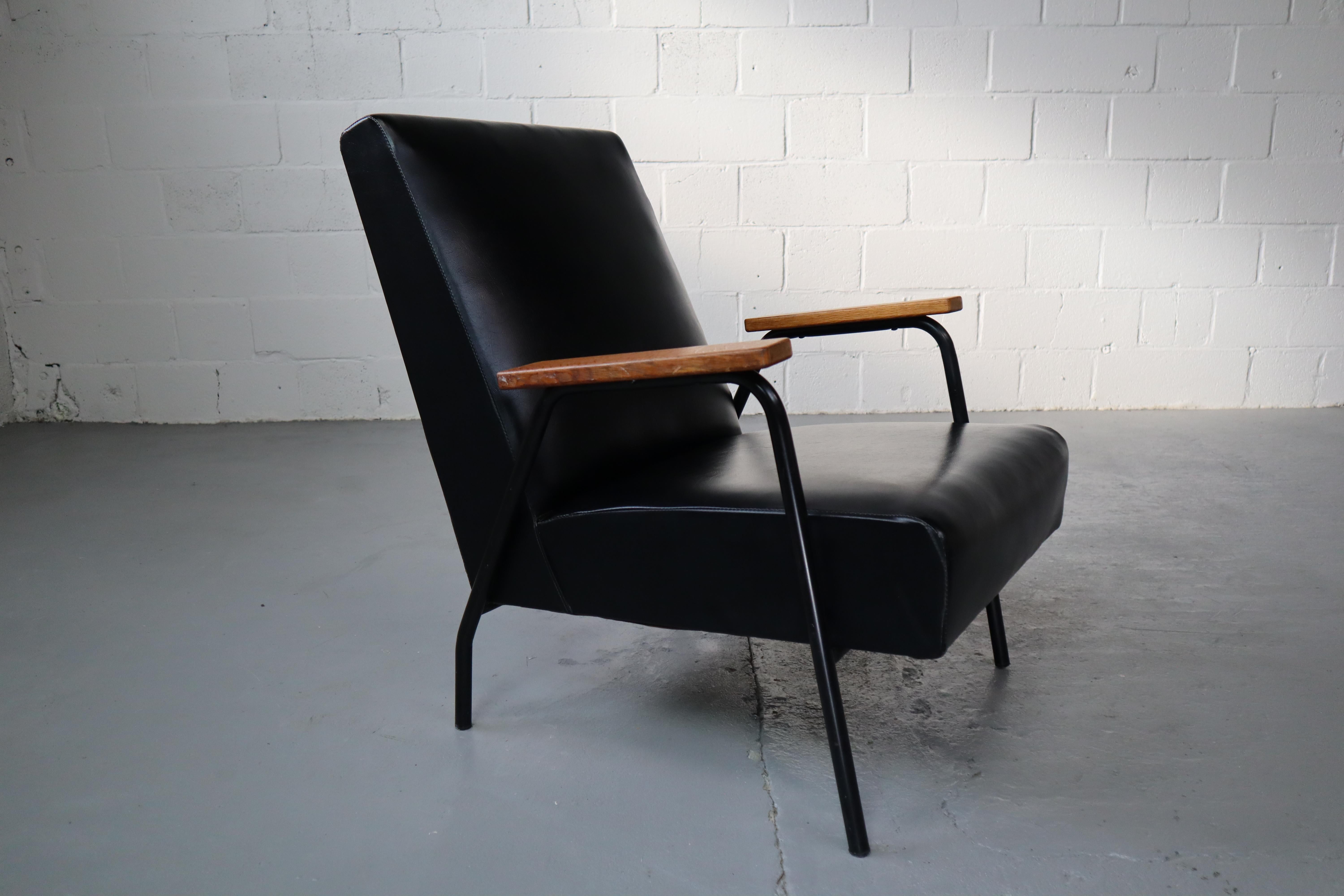 Der von Pierre Guariche für Meurop entworfene Sessel 