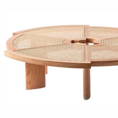 Mesa baja «Rio», diseñada por Charlotte Perriand para Cassina, de ratán y madera, Italia