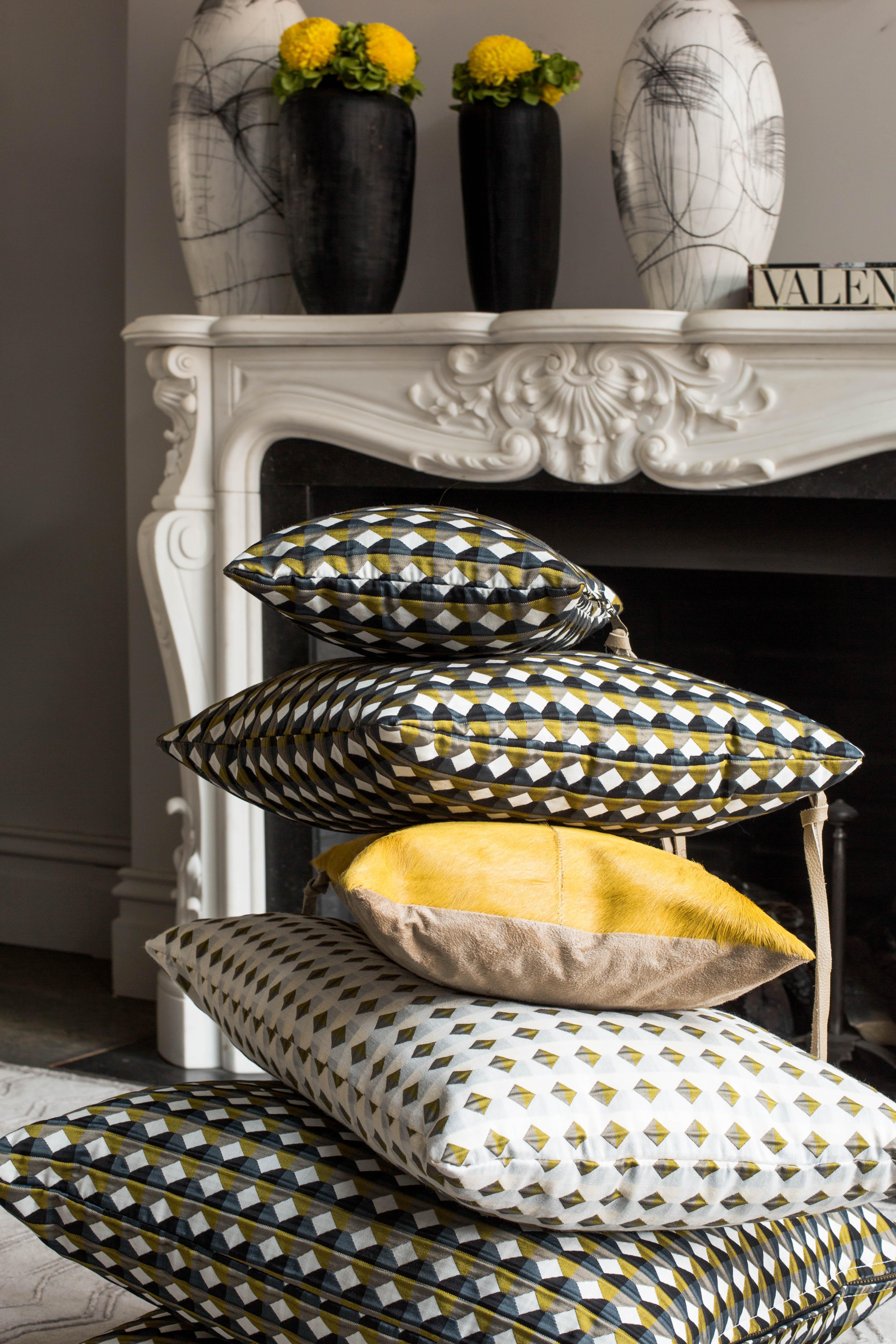 Cushions are just as much of an interior accessory as they are a convenient place to rest your head. Casa Botelho’s range of bespoke cushions are completely customizable for each and every application, from size and shape to colour and texture. Each