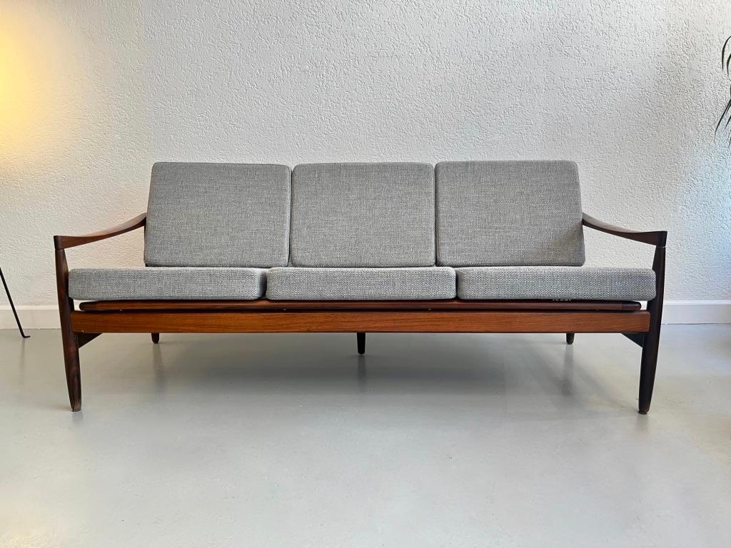 Elegant Brazilian rosewood 3 seater sofa manufactured by Skive Møbelfabrik and attributed to Kai Kristiansen, Denmark, circa 1950s
Rosewood structure in very good condition, cushions reupholstered in light grey wool, new foam.
Engraved Made in