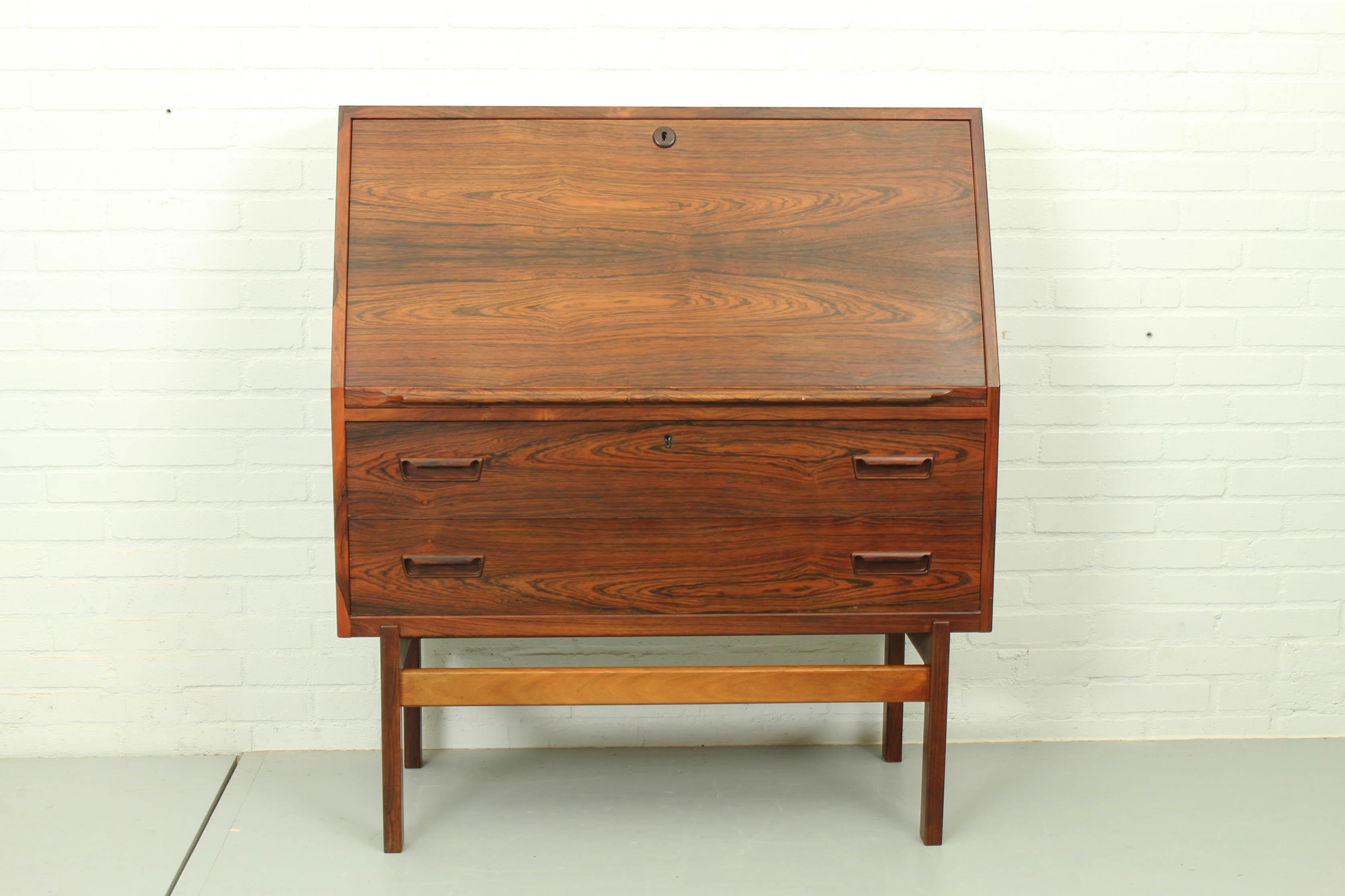Model 68 drop front secretary desk by Arne Wahl Iversen for Vinde Mobelfabrik, 1960s. With beautiful interior drawers and storage dividers. Plenty of storage in the two drawers underneath. In very good vintage condition.

Dimensions: 108cm H, 95cm