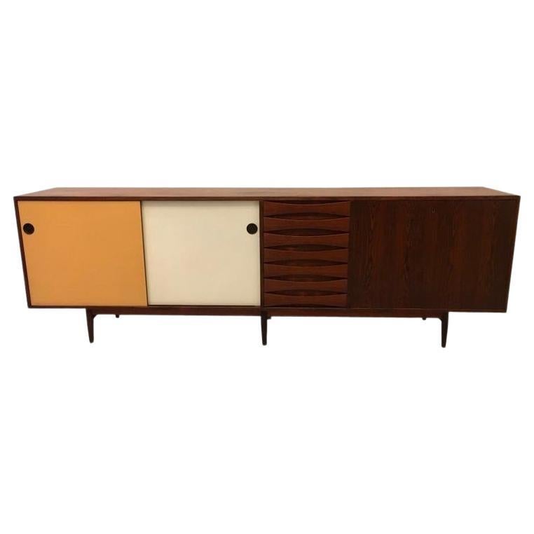 Rio Sideboard aus Rosenholz mit sich drehbaren Türen „29 A“ von Arne Vodder, Dänemark, ca. 1958