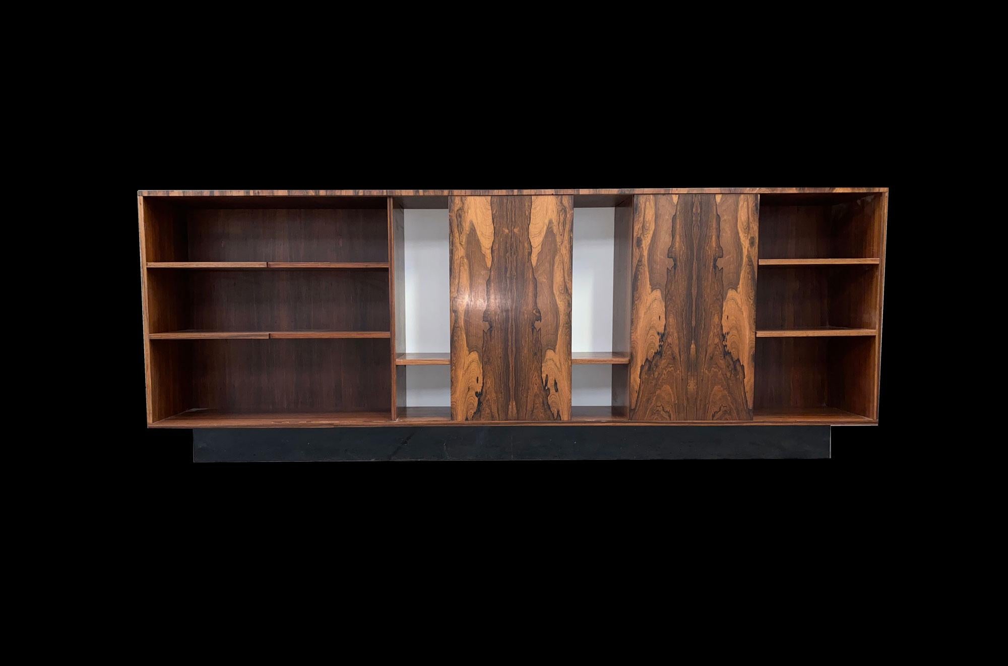  Sideboard from the 50s attributed to Alain Richard. Sliding doors, very beautiful proportions and quality of creation.
