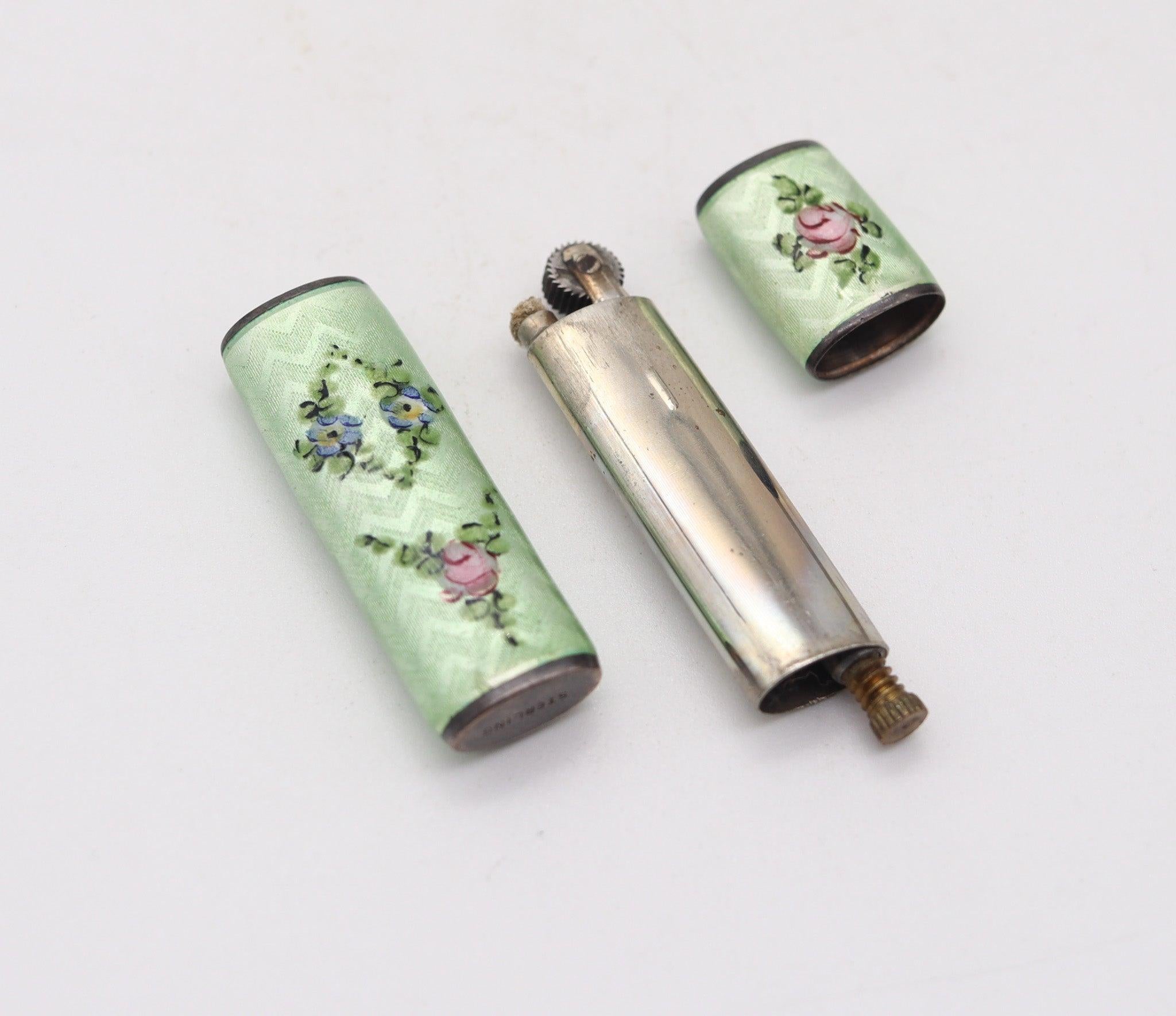 An art-deco pocket petrol lighter designed by Ripley & Gowan Co.

This is a beautiful and unusual petrol purse lighter created in America during the art-deco period, back in 1928. This lighter is called 