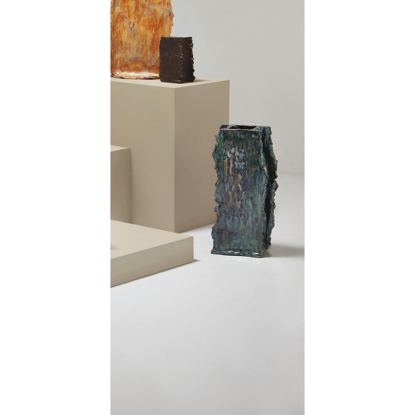 Ripped Ceramics Table High by Willem Van Hooff
Handmade
Dimensions: Wide x H 20 cm (Dimensions may vary as pieces are hand-made and might present slight variations in sizes)
Materials: Earthenware.
Finish: Glazed.


Willem van Hooff is a designer