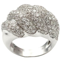 Anillo cúpula ondulada Pavé de diamantes de 3,19 quilates en oro blanco de 18 quilates