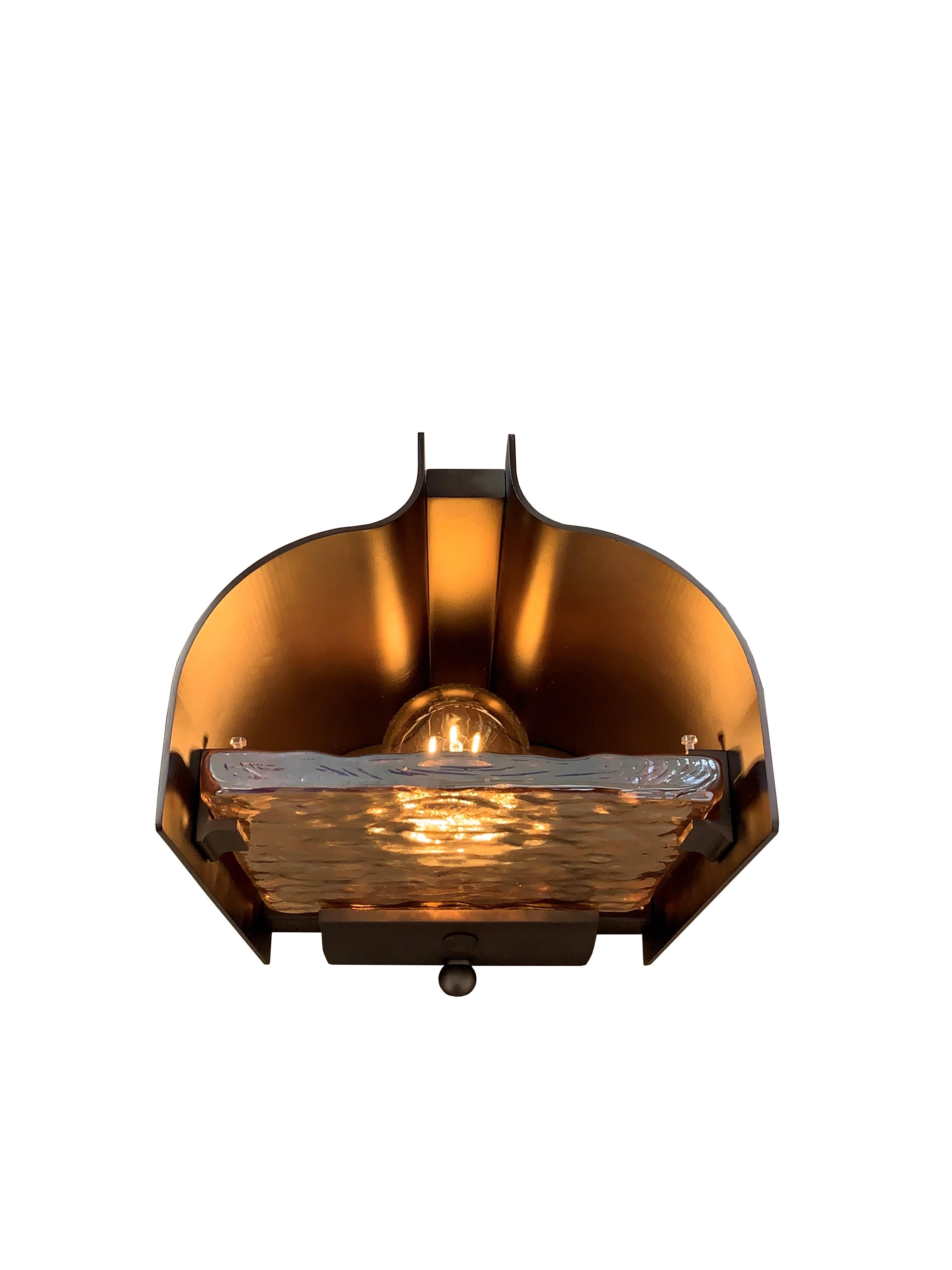 Other plugs are available by request.

Description: Ripple glass bedside table lamp
Color: Bronze
Size: 23 x 17 x 34H cm
Material: Bronze and glass
Collection: Ripple
Plug: UK Plug
Voltage: 220