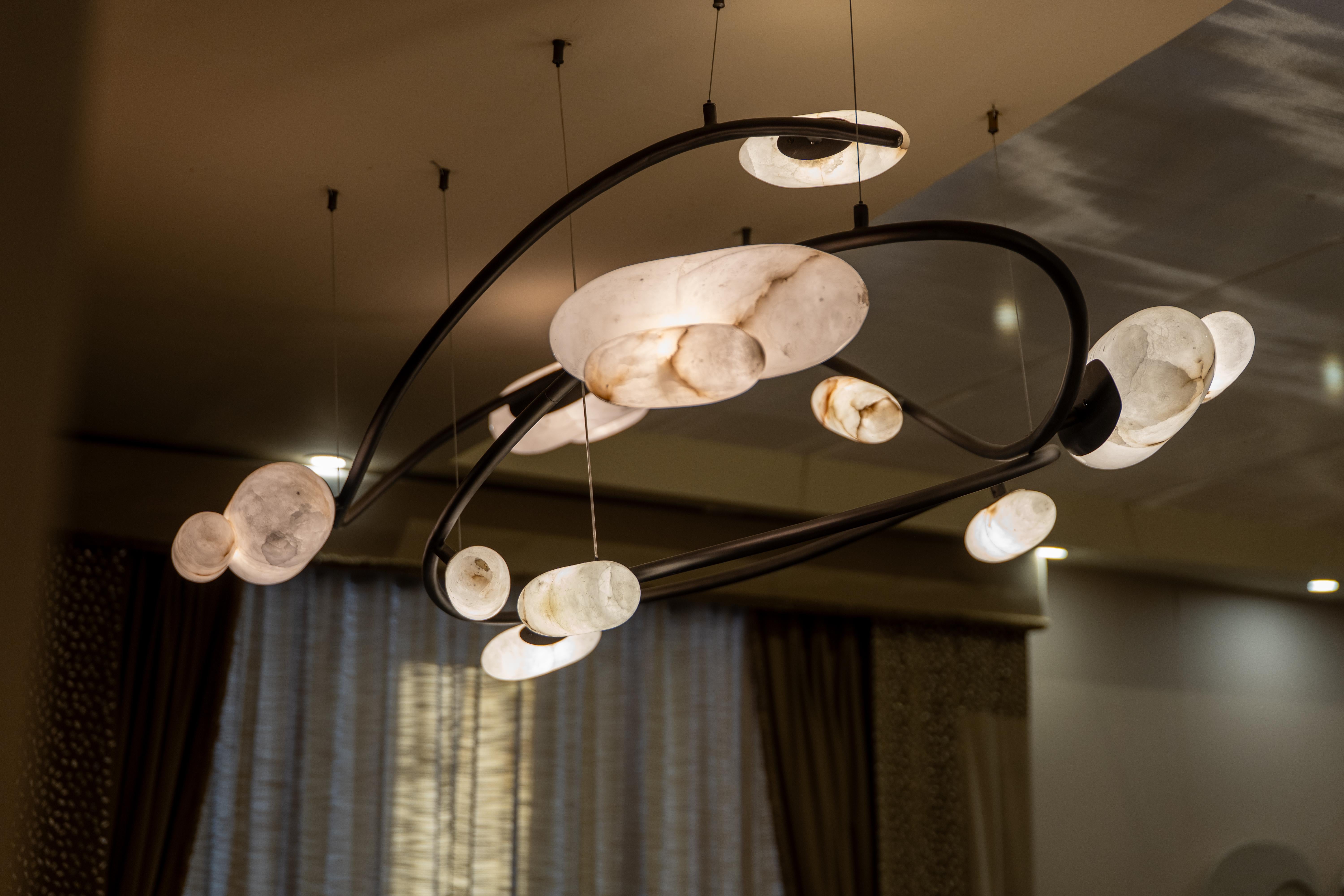 Indiano Il lampadario Ripple Radiance in vendita