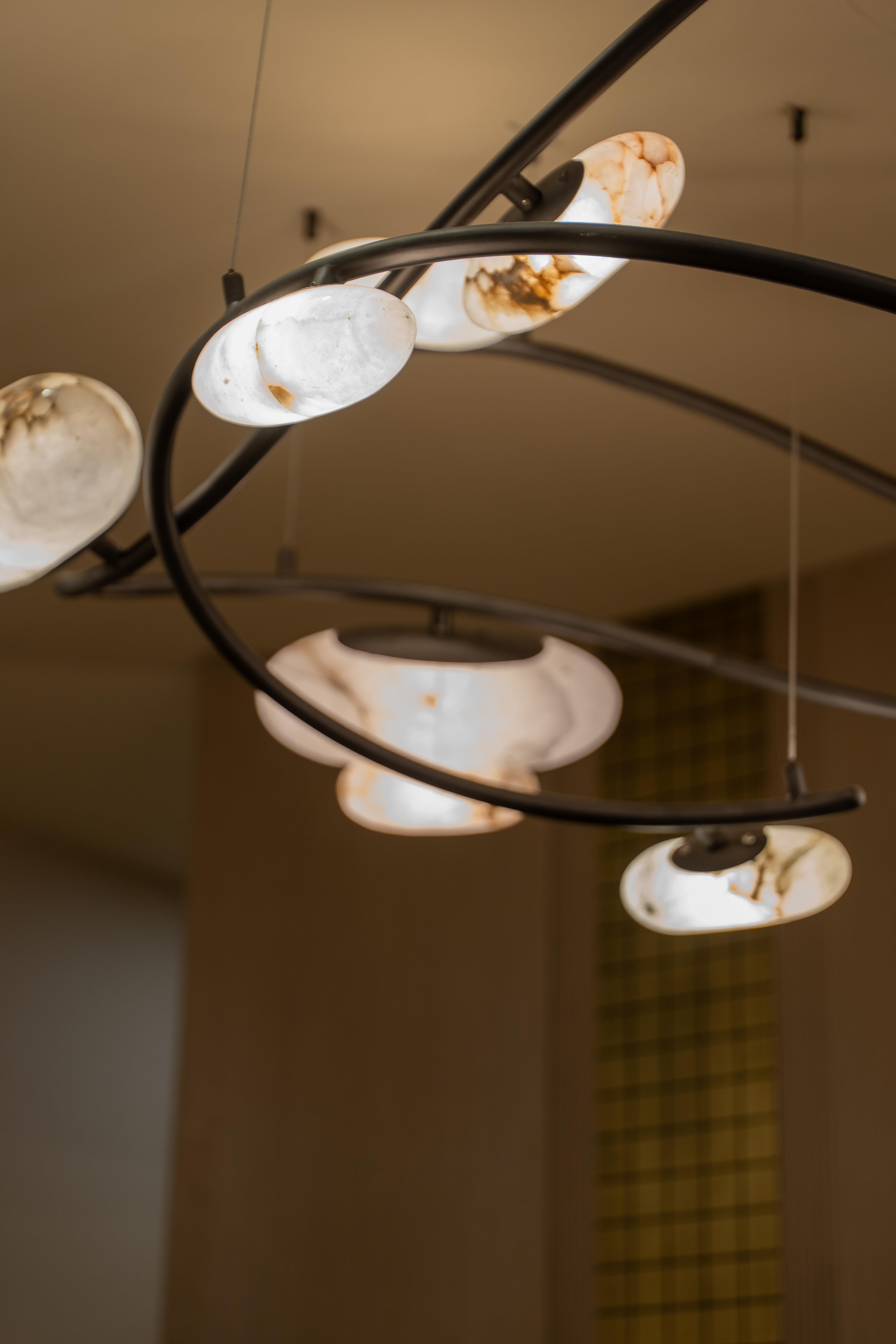 Acciaio inossidabile Il lampadario Ripple Radiance in vendita
