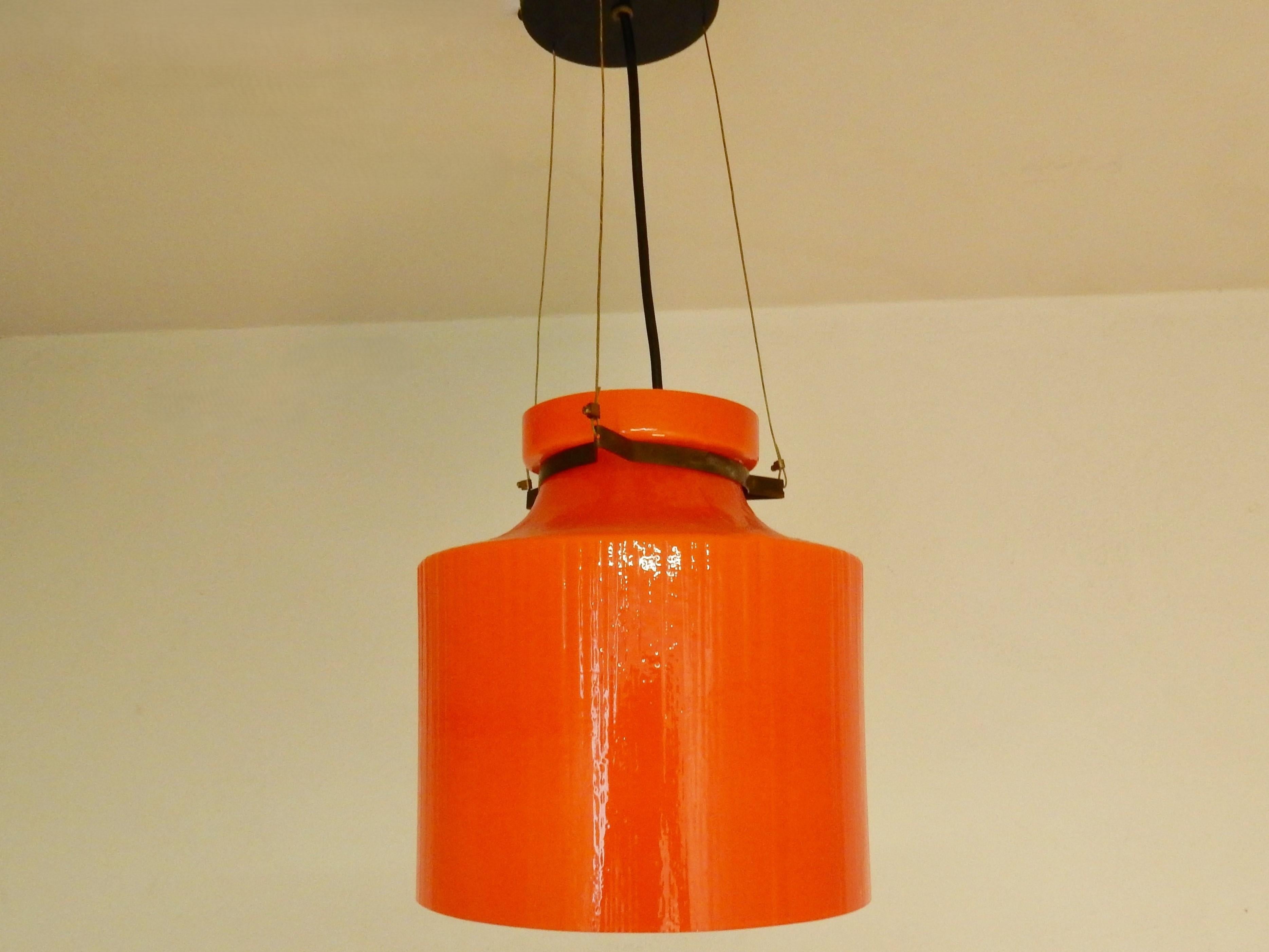 Nous avons deux lampes identiques disponibles. Tous deux dans un état similaire et en très bon état. Cette lampe est documentée dans le catalogue 
