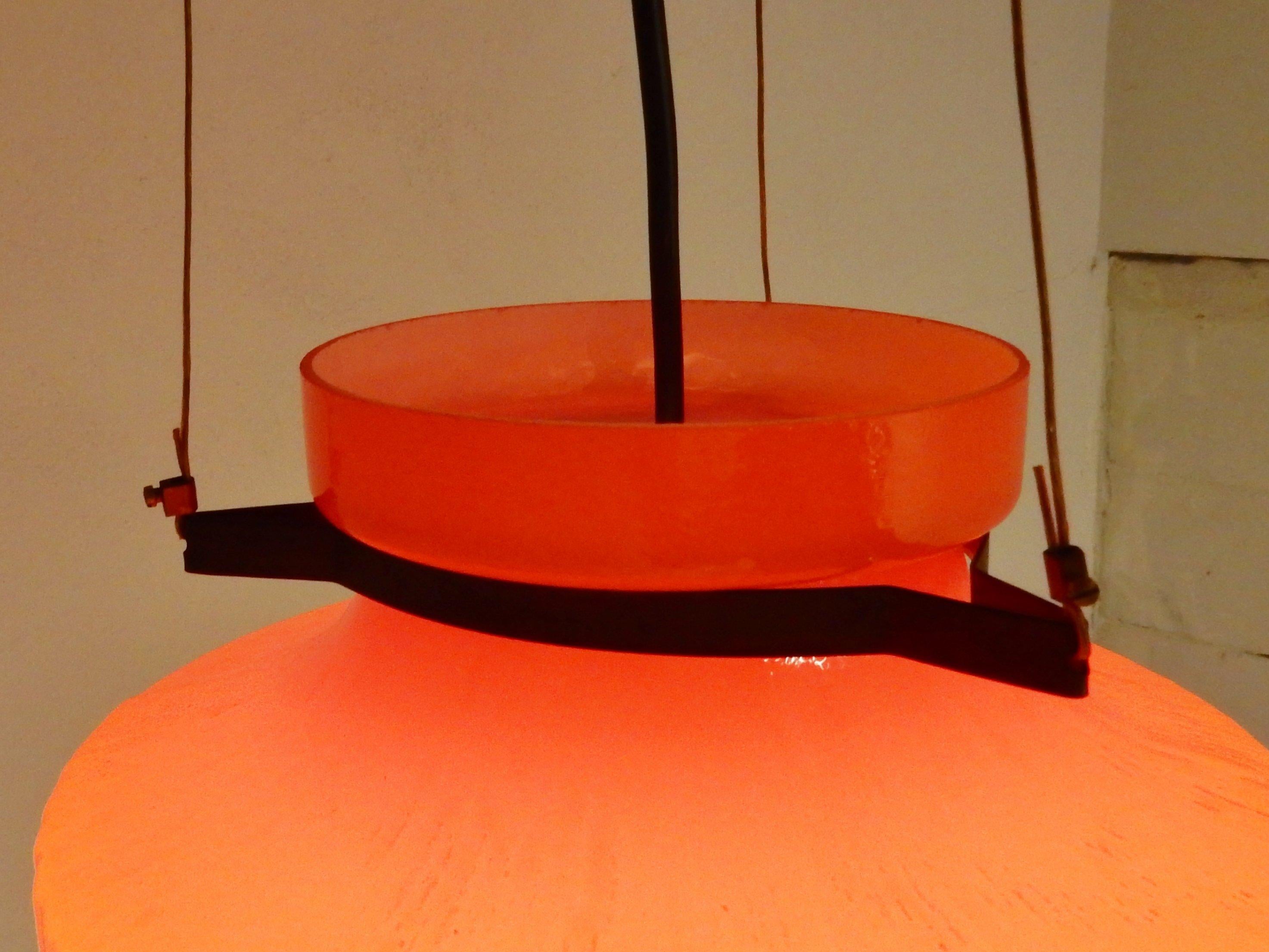 Fin du 20e siècle Lampe suspendue en verre de Murano à structure ondulante provenant d'Indoor, Pays-Bas, années 1970 en vente