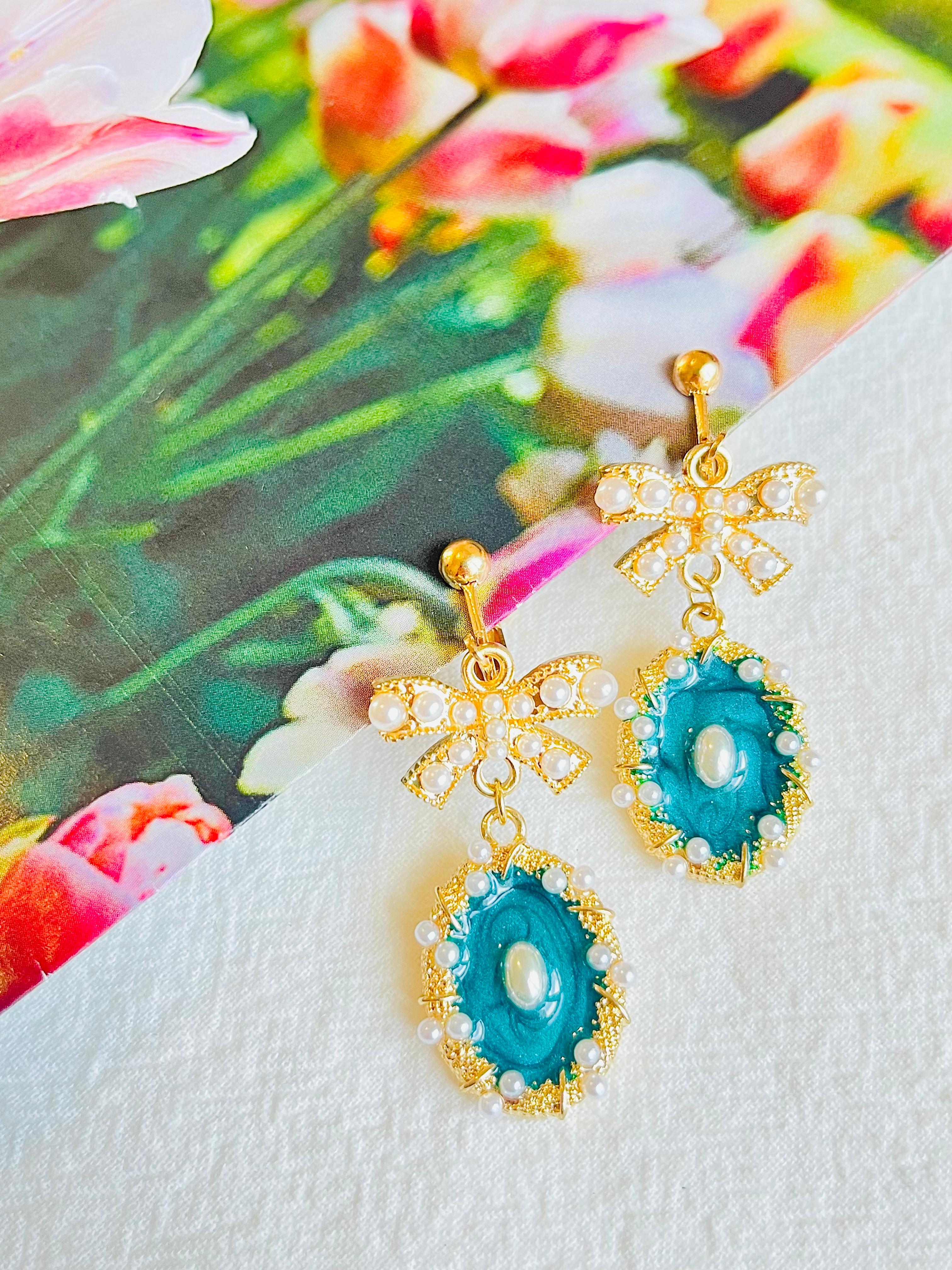 Ripple Turquoise Enamel Oval Eye White Pearls Knot Bow Gold Drop Clip Earrings In New Condition For Sale In Wokingham, England