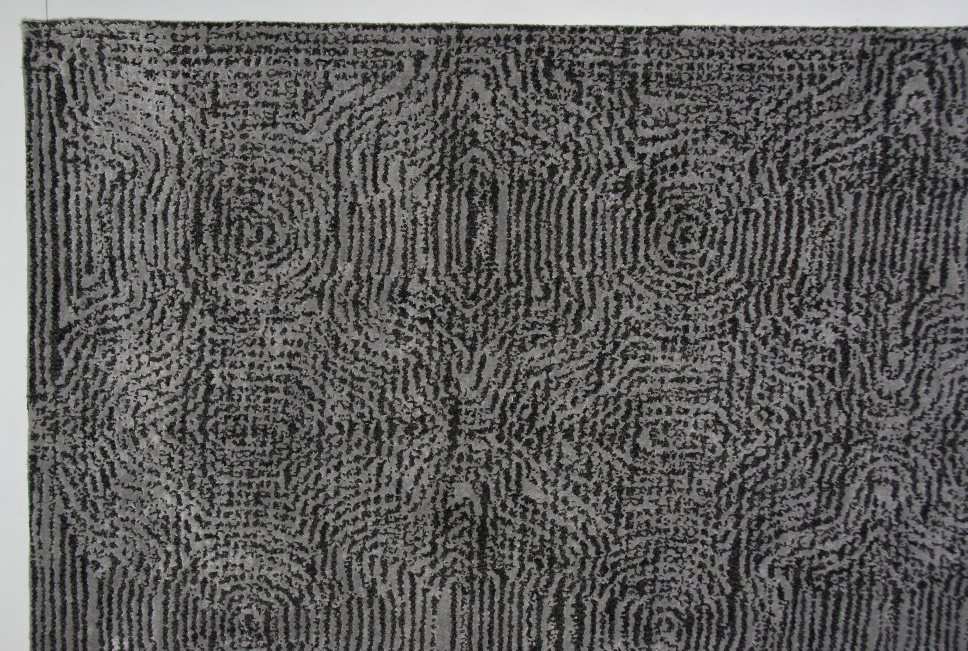 Swirling lines create a vibrancy and sense of motion in this contemporary rug for the modern home or office. Great for drawing attention to favorite furniture or use it on its own a design element in its own right. 

Wool/viscose blend brings