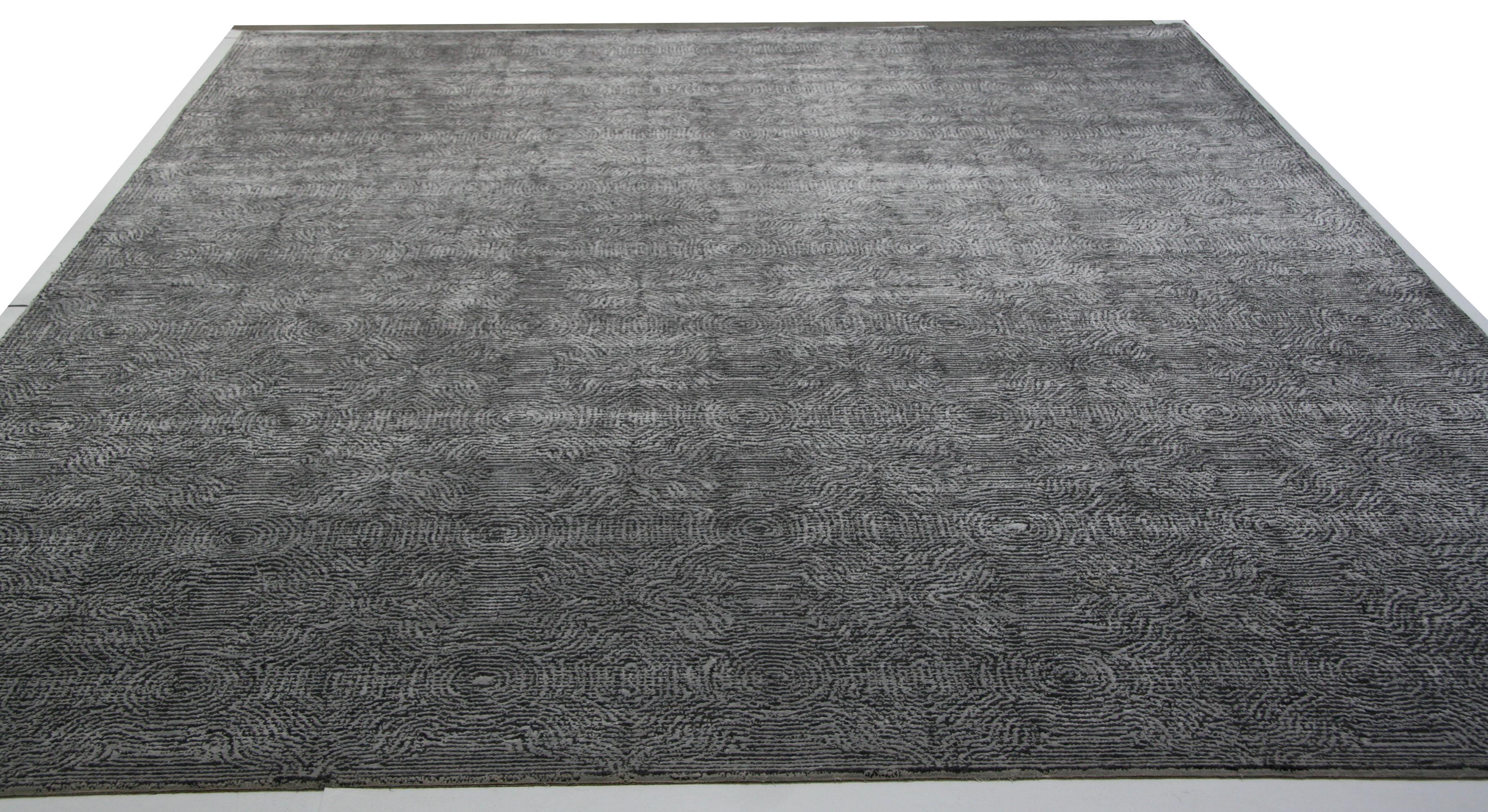 Indian Ripples Hand Tufted Rug in Black and Gray For Sale