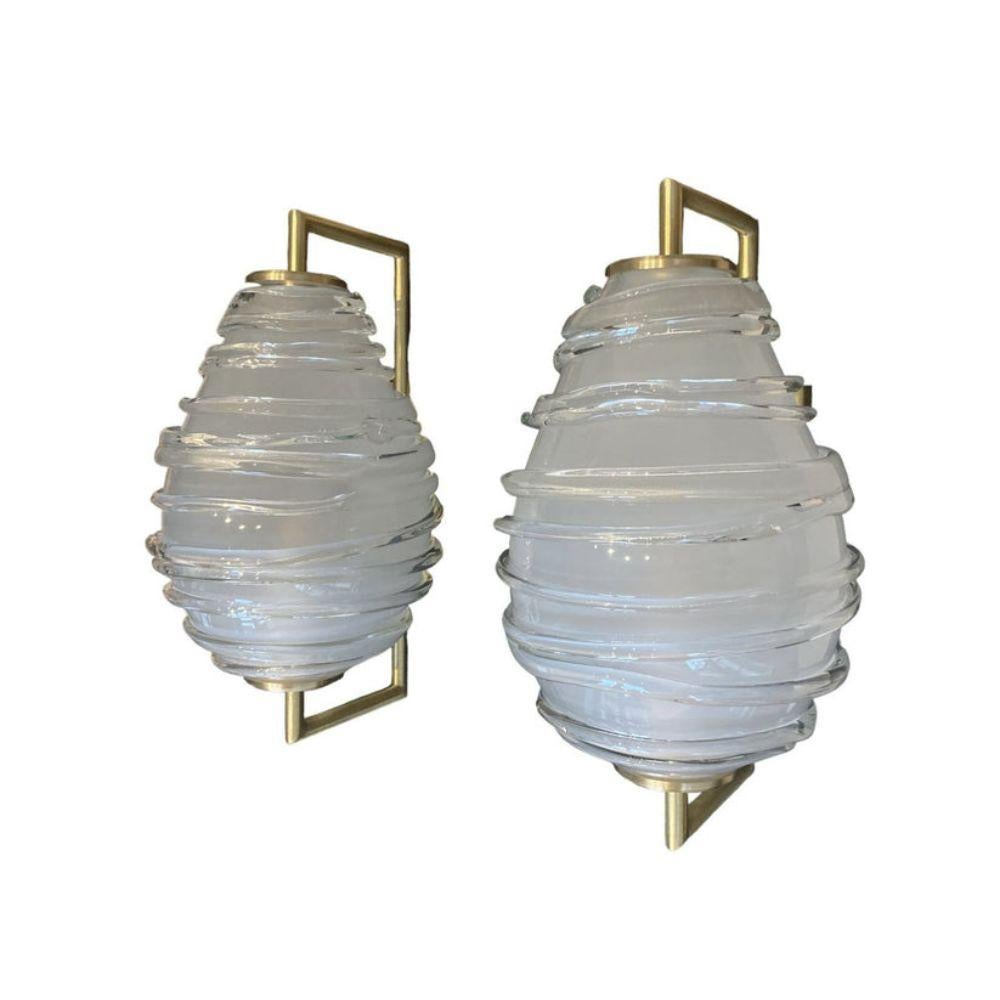 Fait main Applique murale Ripples en verre soufflé sculpté à la main en vente