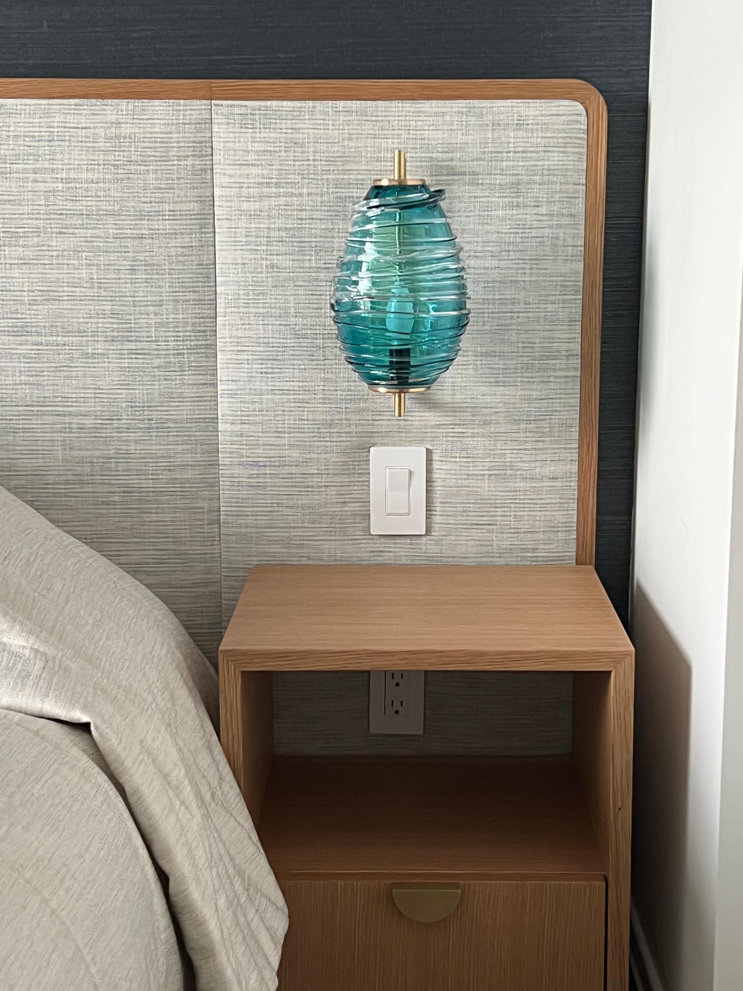XXIe siècle et contemporain Applique murale Ripples en verre soufflé sculpté à la main en vente