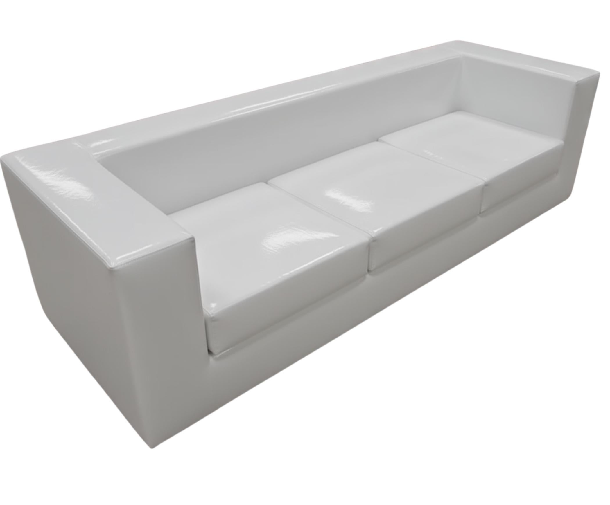 Reproduction artisanale inspirée du canapé 