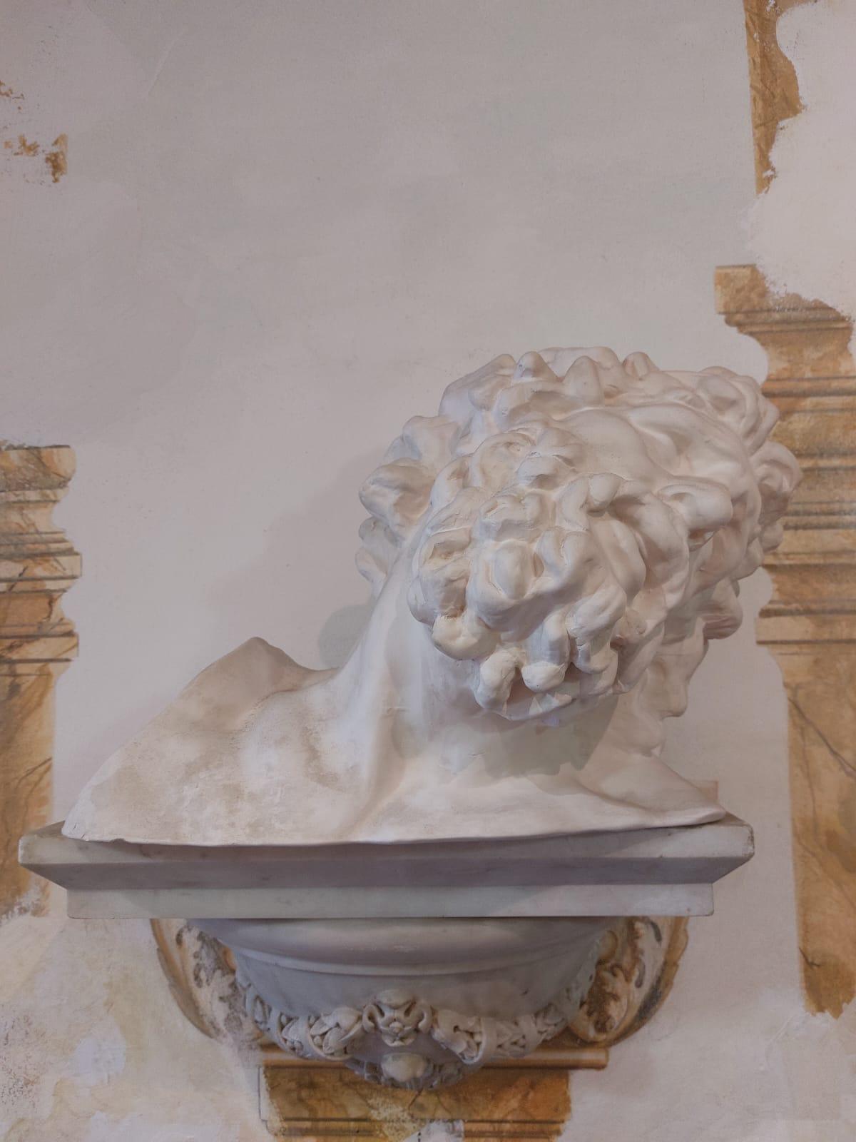 Reproducción en cerámica bizcochada de la cabeza de Laocoonte Italian en venta