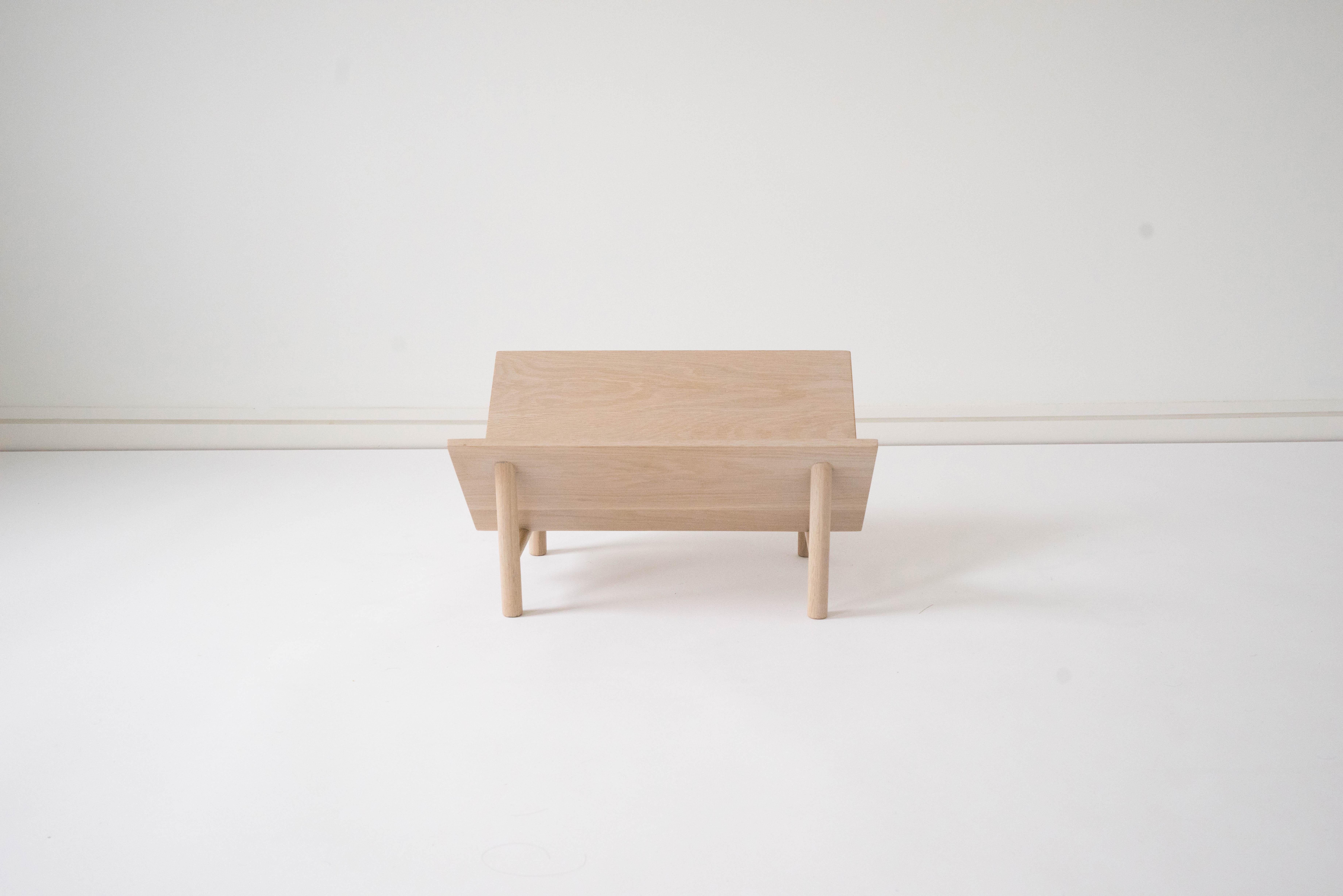 Librero Rise de Sun at Six, Librero o estantería minimalista Siena de madera en venta 1