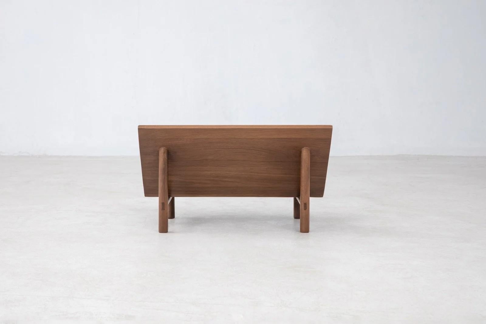 Librero Rise de Sun at Six, Librero o estantería minimalista Siena de madera Moderno de mediados de siglo en venta