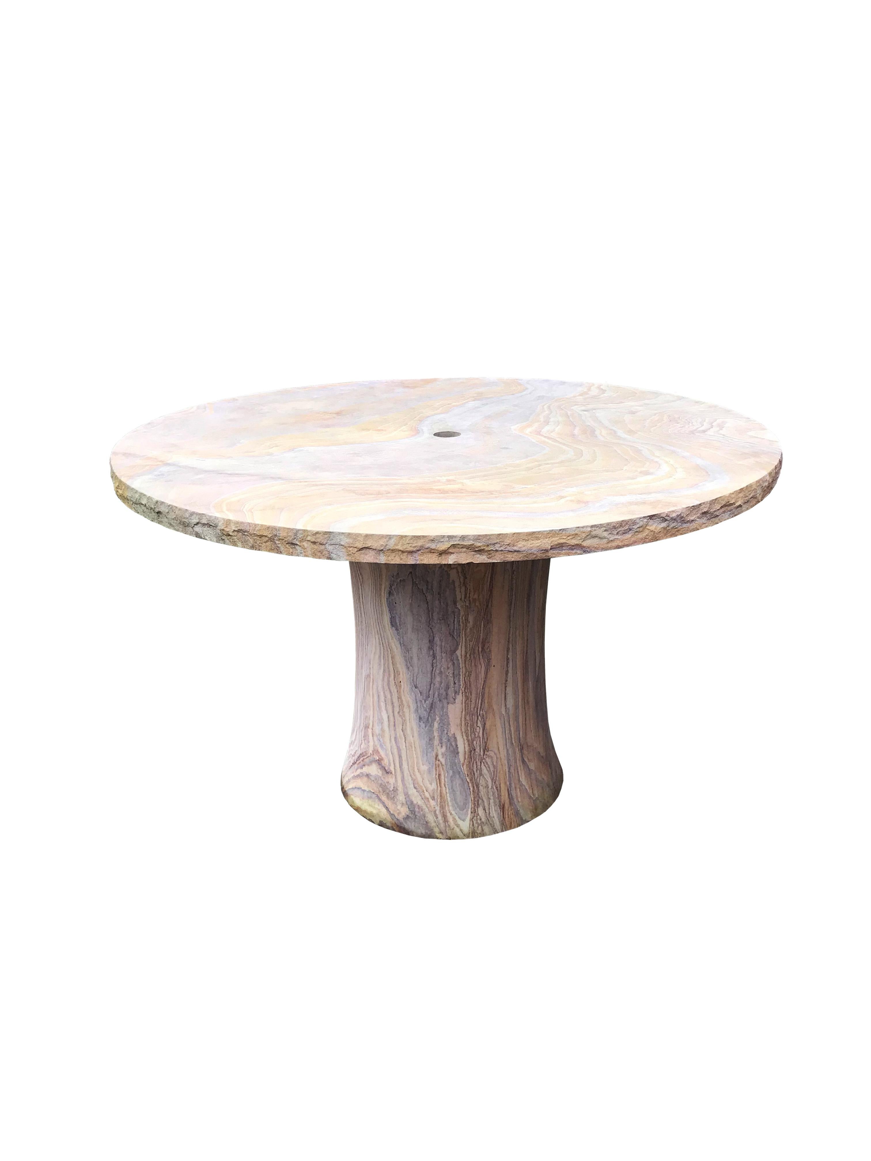Table d'extérieur ronde, table d'extérieur ronde en grès sculpté à la main par S. Odegard en vente 7