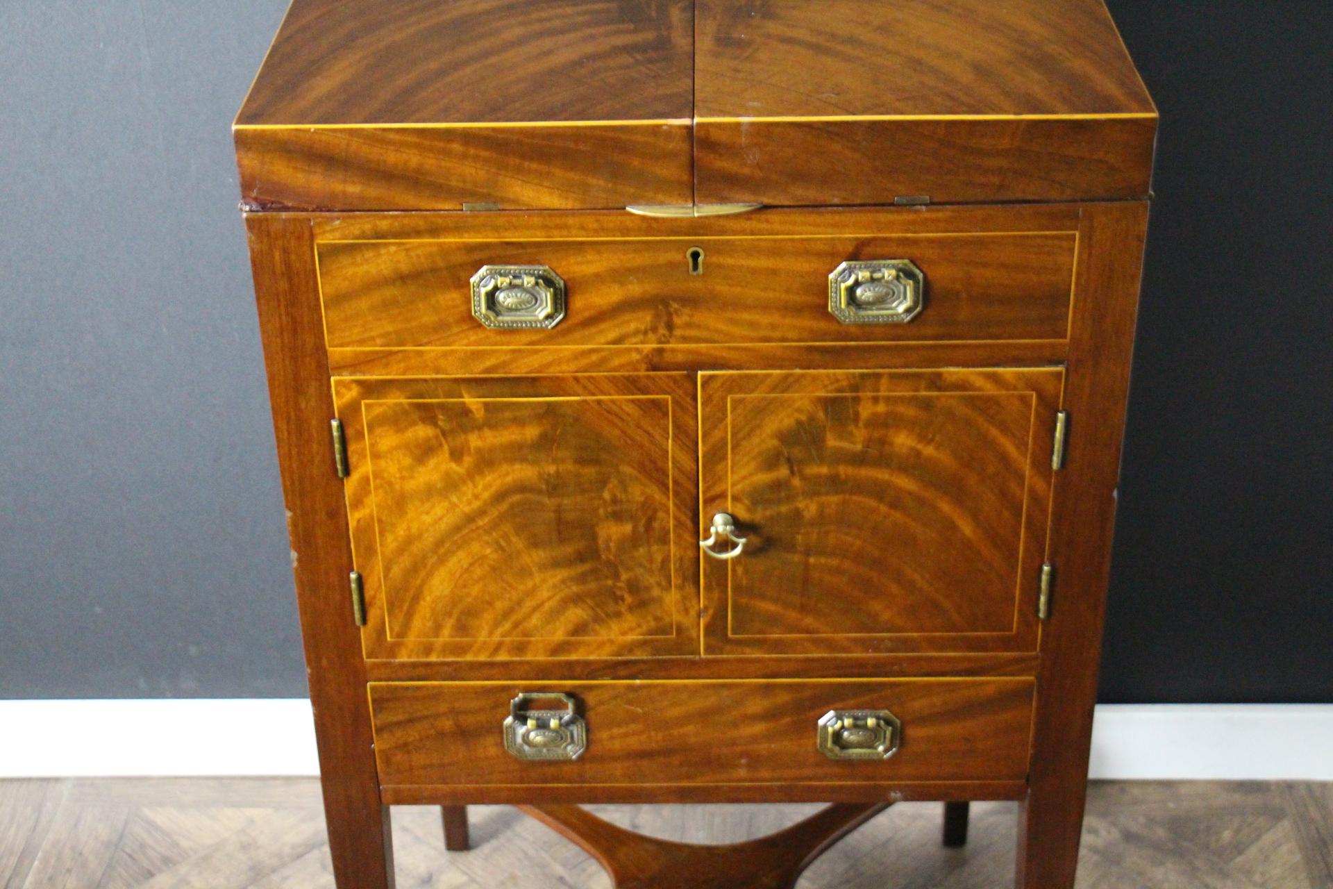 Rising Drink Cabinet, Cocktail Bar, Dry Bar, Folding Bar, Pop Up Bar In Good Condition For Sale In Saint-Ouen, FR