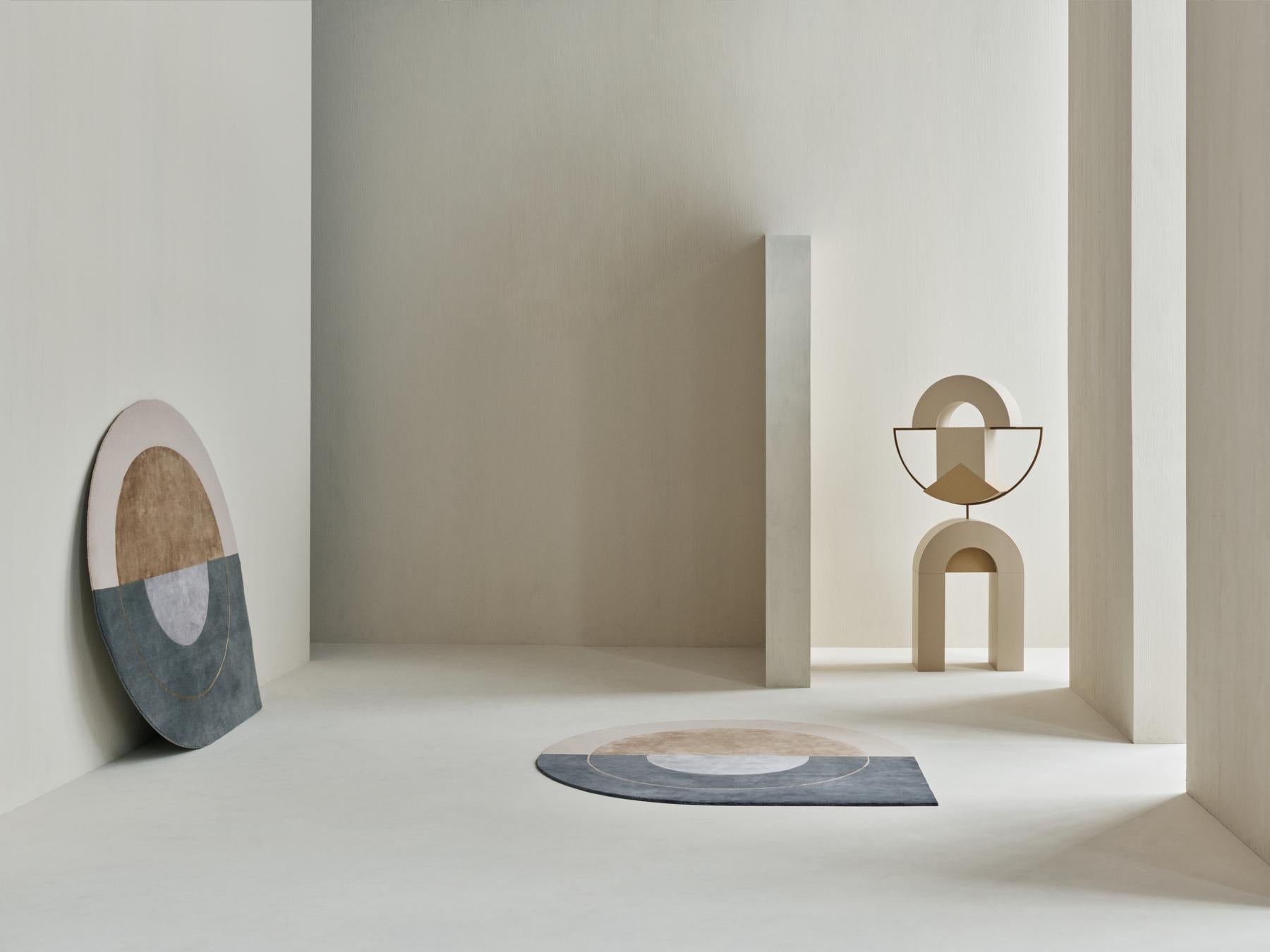 Rising Gemini, collezione 'Dimensuous', di Linie Design

Tappeto circolare fatto a mano. Lana e seta, annodato a mano.

Due misure disponibili: 200 cm o 250 cm

Un tappeto artistico e visivamente affascinante annodato a mano da Linie Design.