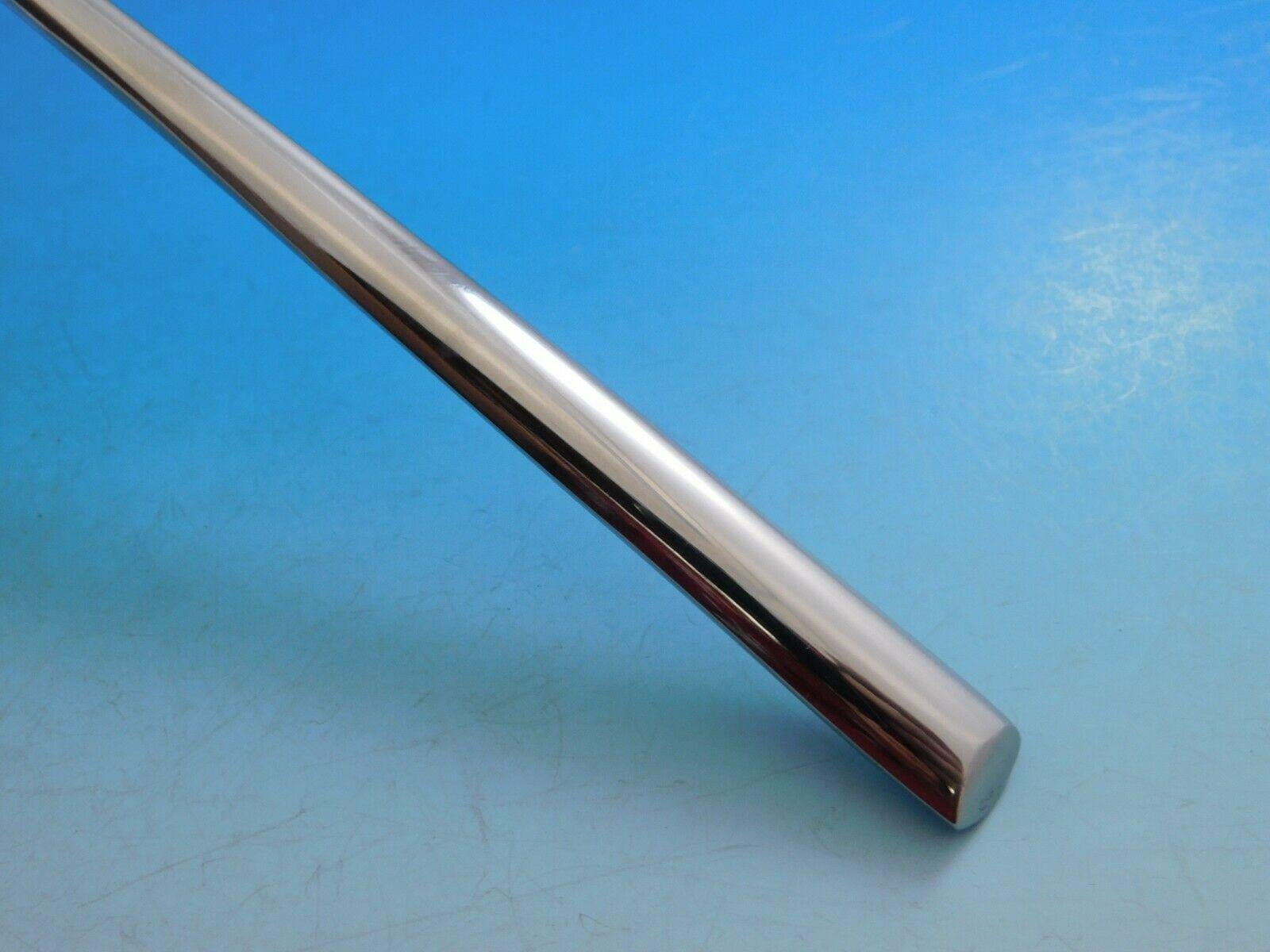 The Risk pattern by Skandia has crisp, thin handles on the dinner knife, dinner fork, dinner spoon, teaspoon and salad fork – proof that design doesn’t need to be complicated in order to be sophisticated. A flatware set that is a risk definitely