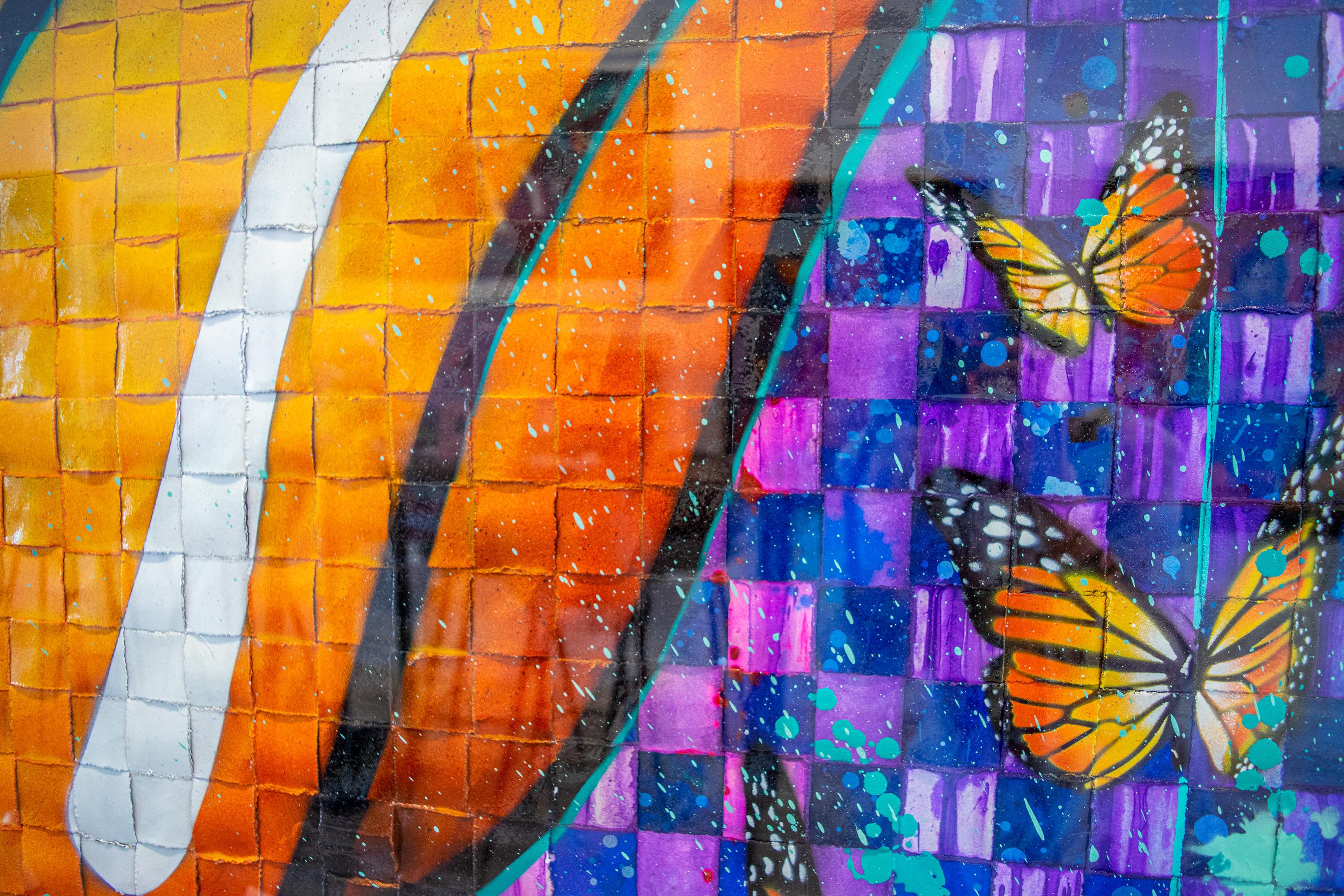 Tissé en or à roulettes à effet de risque - Art urbain Mixed Media Art par RISK