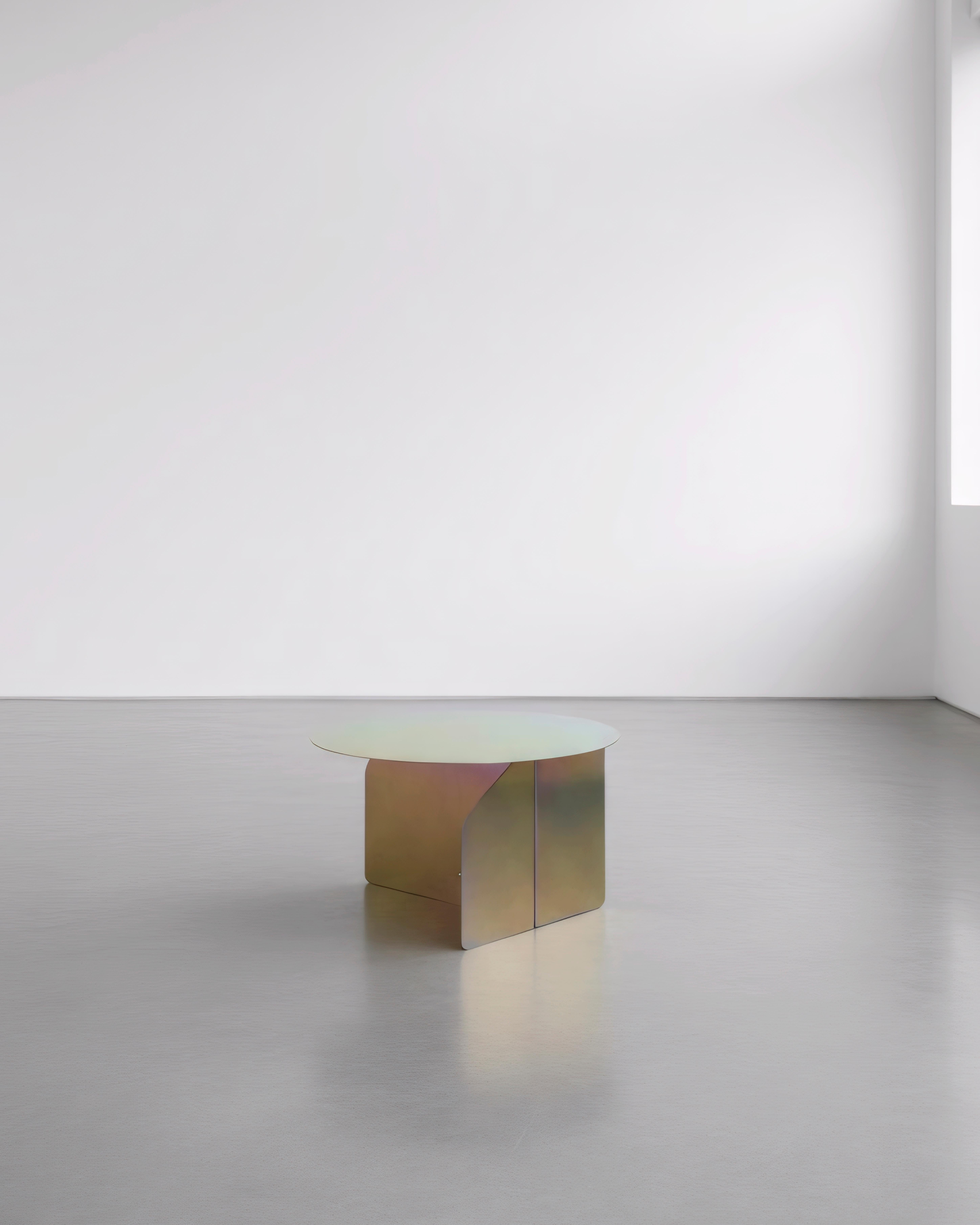 italien Risvolto 01 Tables en métal arc-en-ciel fabriquées en Italie par Enrico Girotti en vente