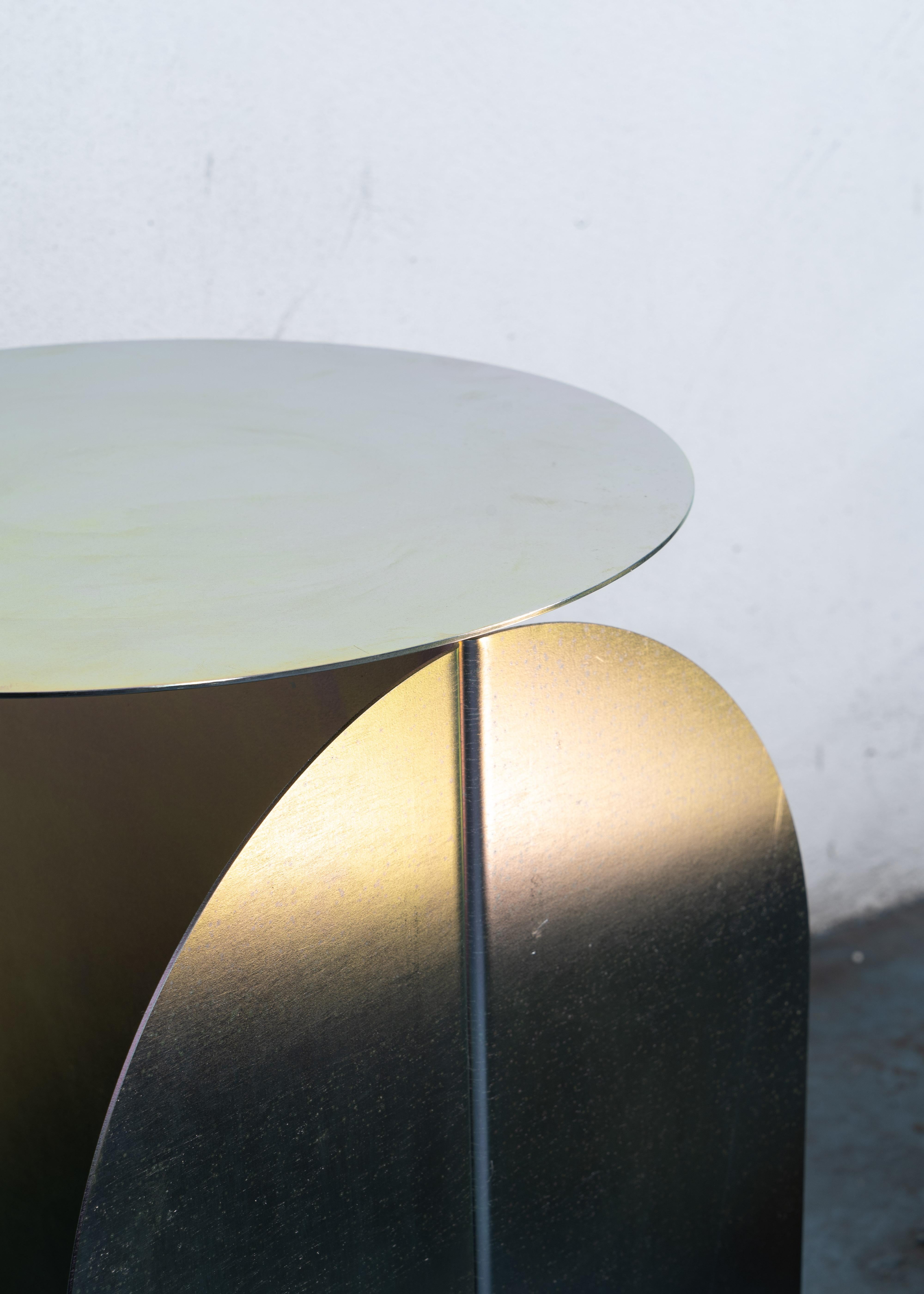 Risvolto 03 Mesas arco iris de metal fabricadas en Italia por Enrico Girotti Italiano en venta