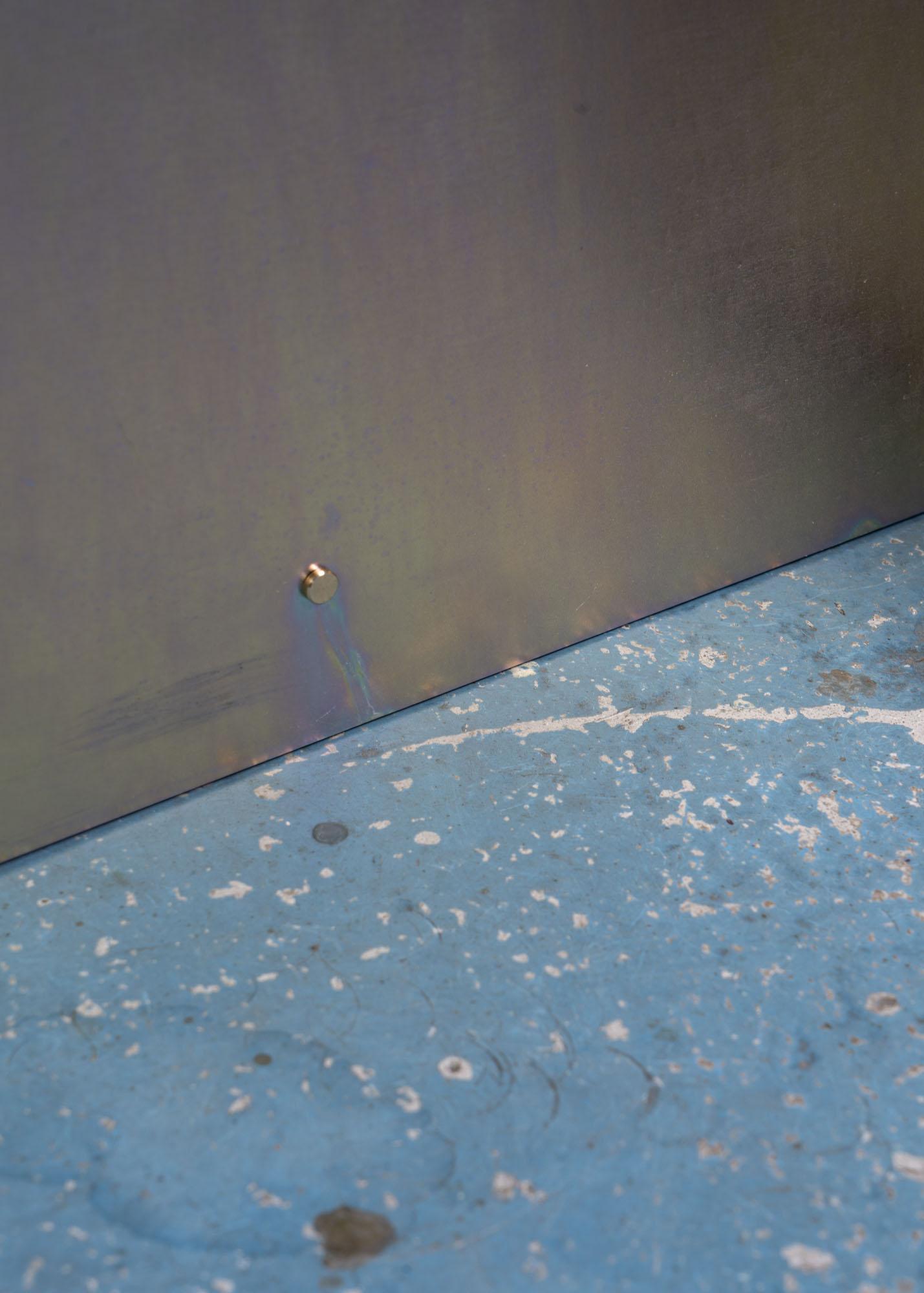 Risvolto 03 Mesas arco iris de metal fabricadas en Italia por Enrico Girotti Metal en venta