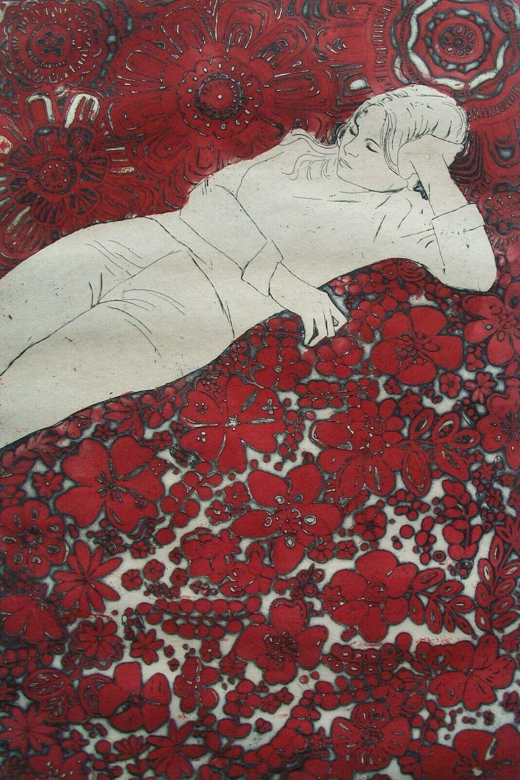 Rita Briansky (Geboren 1925) - 'Dreamscape' - 37/50 - Außergewöhnliche Radierung aus der Mitte des Jahrhunderts auf 'BFK Rives - France'-Papier - wahrscheinlich ihr schönstes Blatt - zeigt eine junge Frau, die auf einem roten Blumenteppich liegt -