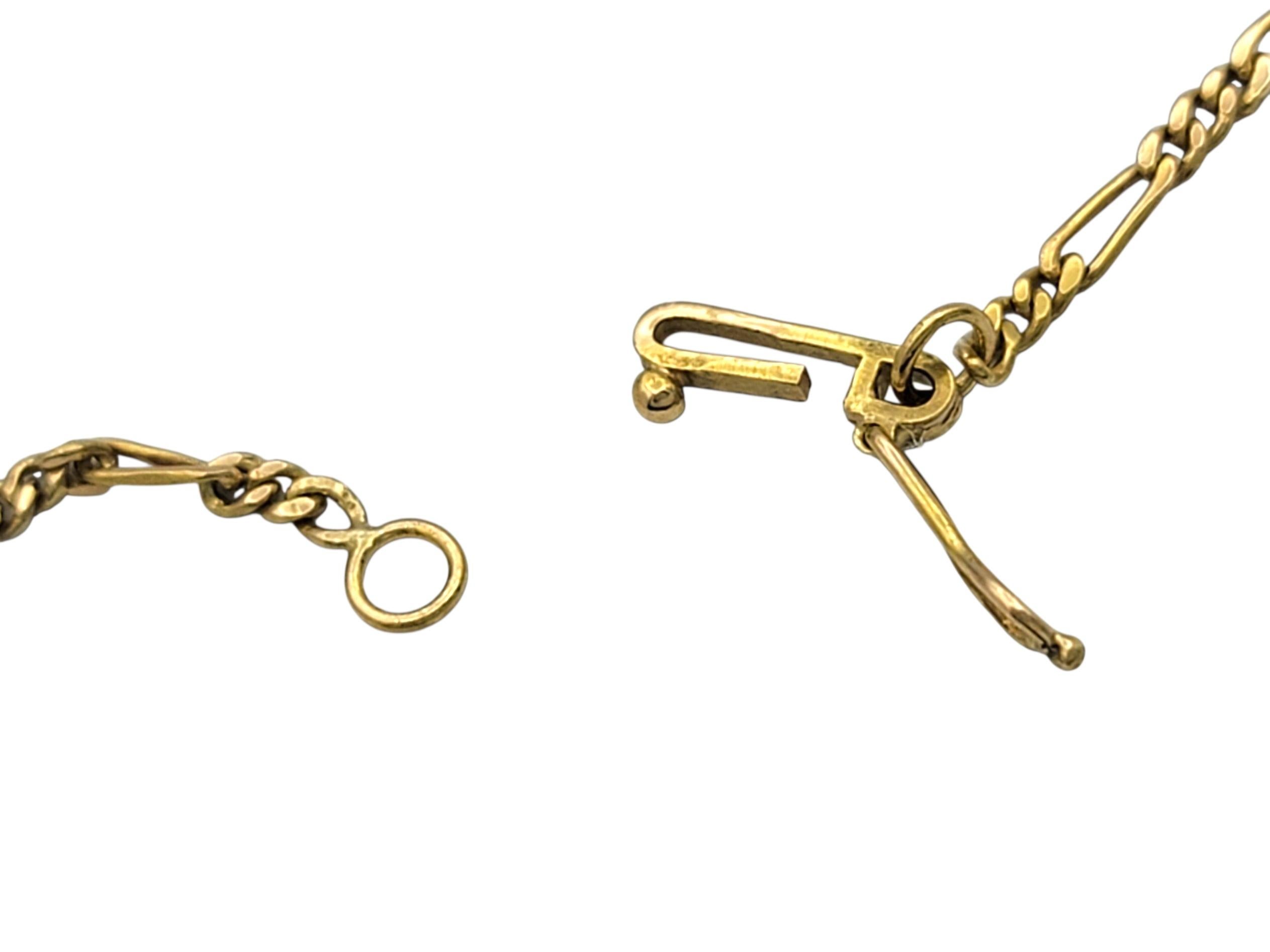 Collar Colgante de Diamantes Santa Católica Rita de Cascia en Oro Amarillo de 14 Kilates en venta 2
