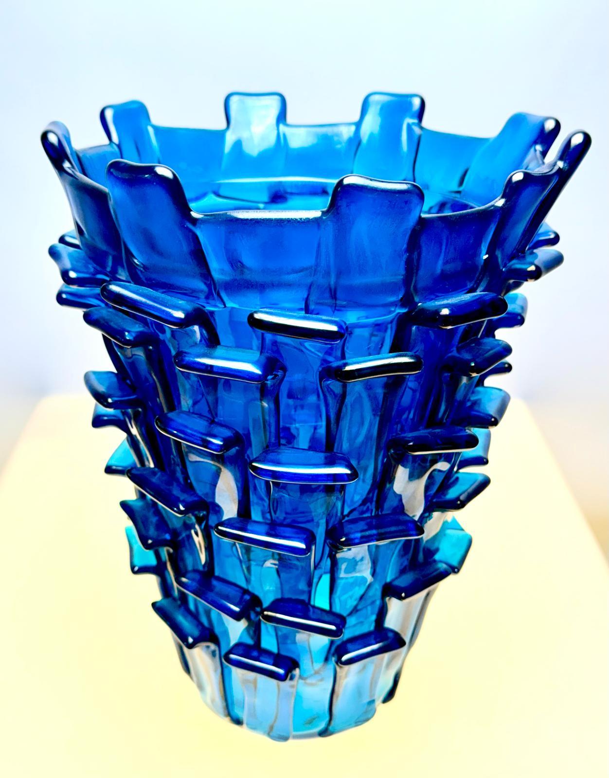 Bellissimo vaso Ritagli disegnato da Fulvio Bianconi e prodotto da Venini nel 1994.  

