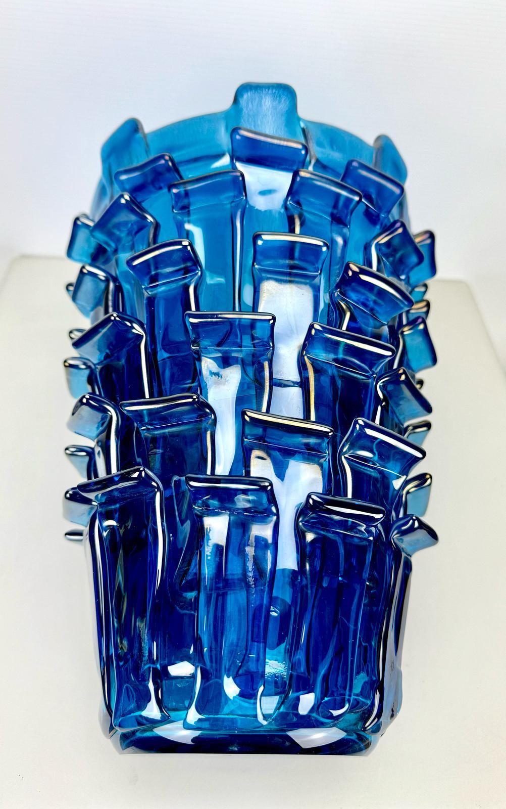 Italiano Vaso in vetro Ritagli in blu di Fulvio Bianconi per Venini in vendita