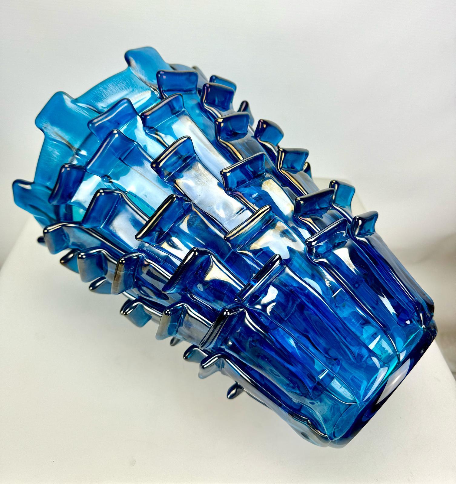 Fine XX secolo Vaso in vetro Ritagli in blu di Fulvio Bianconi per Venini in vendita