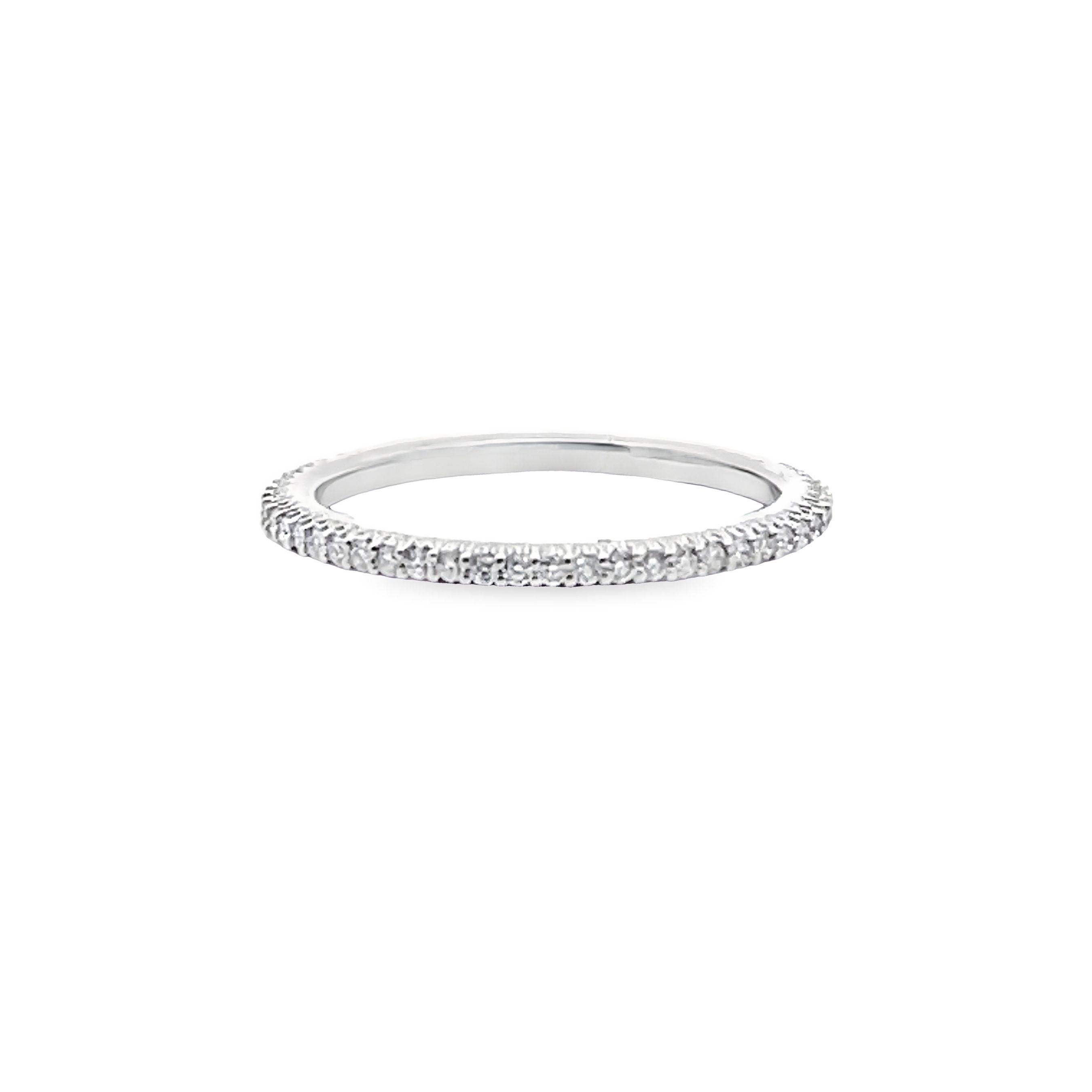 Contemporaneo Anello Eternità a Fascia Sottile in Oro Bianco 18K Ritani - Stile #33700 - Misura 6.75 in vendita