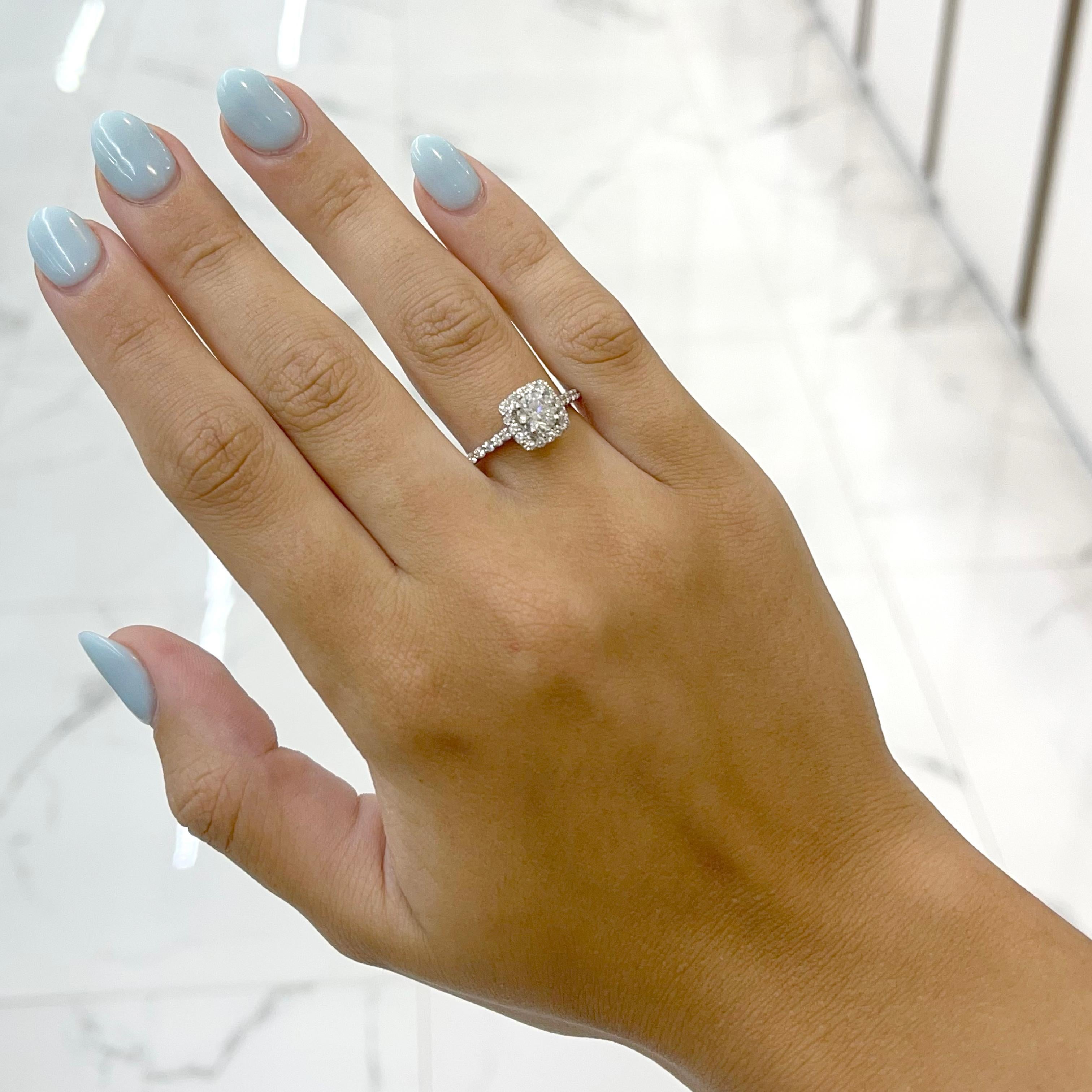 Ritani Damen-Verlobungsring aus 14 Karat Weißgold mit Halo-Akzent und Diamant im Angebot 4