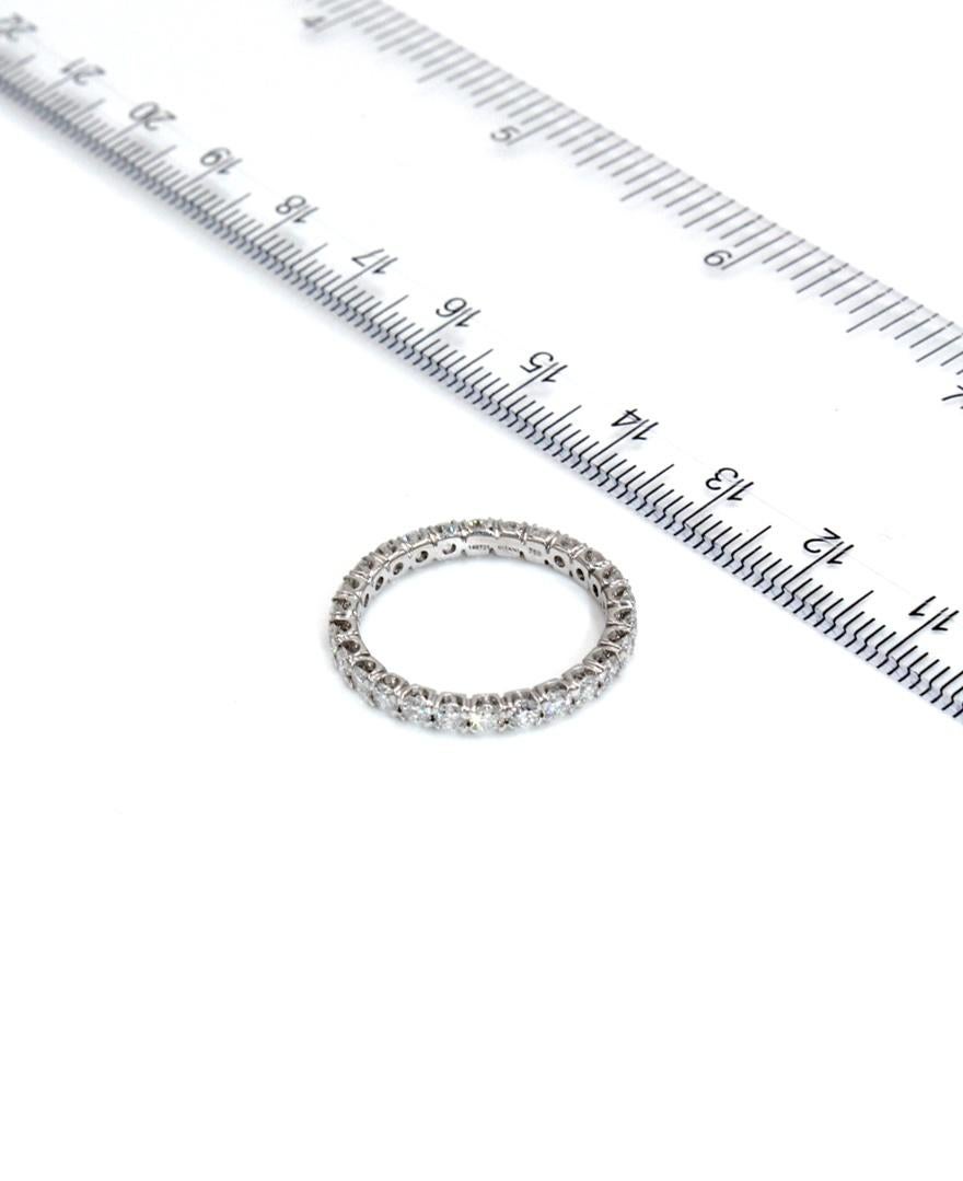 Taille ronde Ritani Masterwork, bague d'éternité en or blanc 18 carats avec diamants - Style 32720 - Taille 6,75 en vente