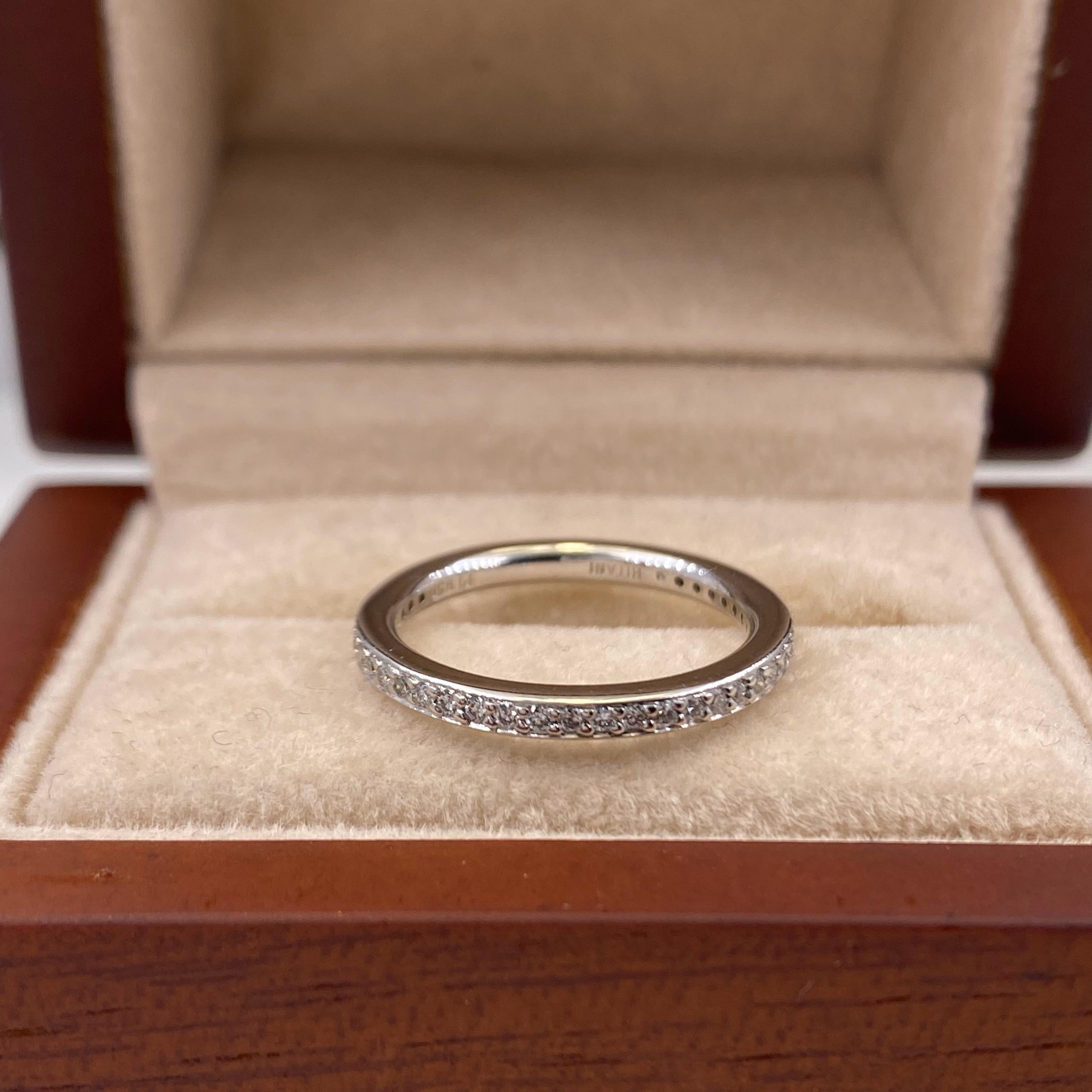 Alianza de Diamante Eternidad Ritani MicroPave en Platino en venta 2