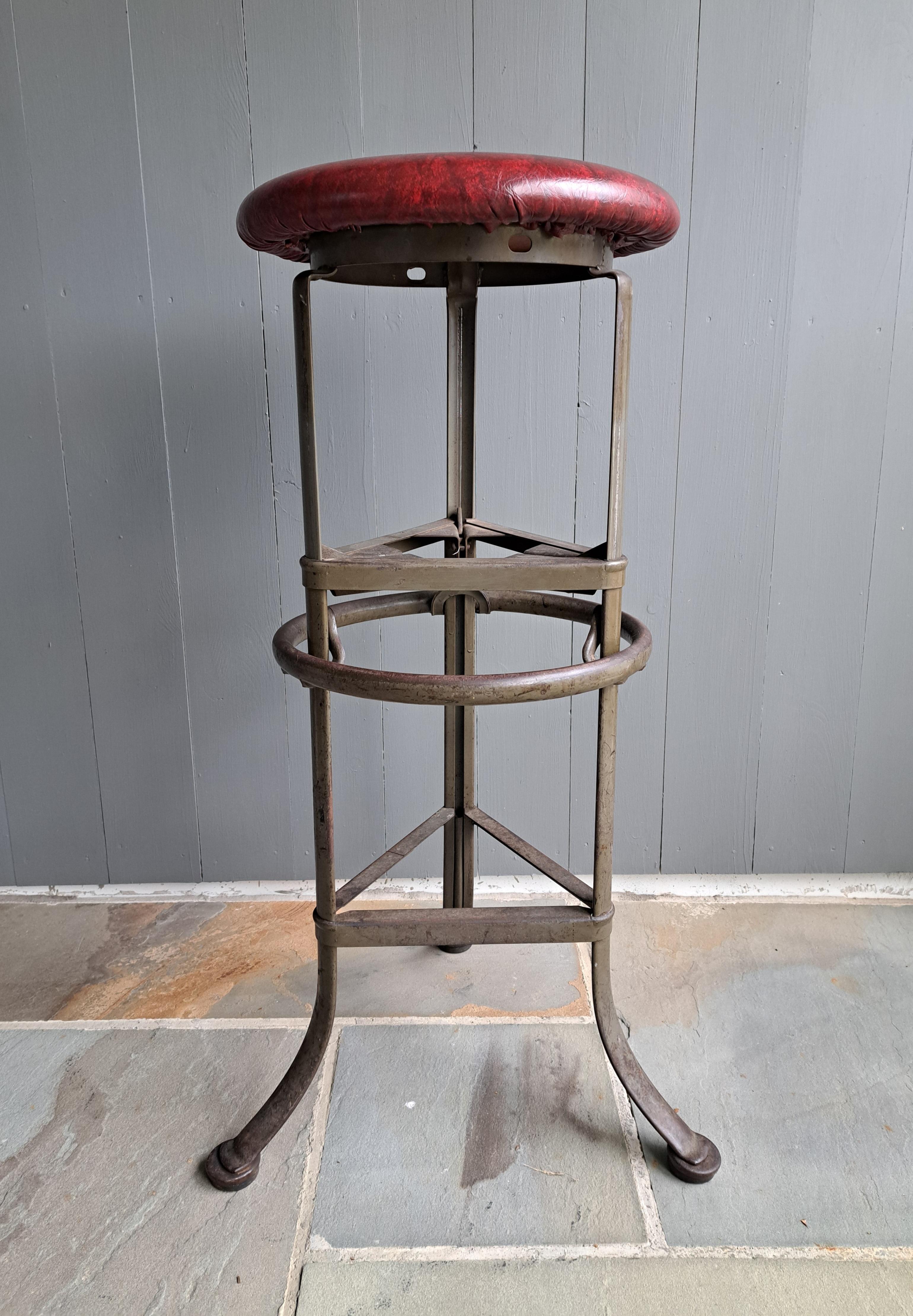 Rite Hite Tabouret industriel réglable Bon état - En vente à Newtown, CT