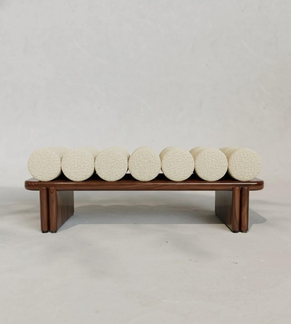 Moderno Panchina Ritmo con base in noce e cuscini a rullo in velluto di Mondo Design/One in vendita
