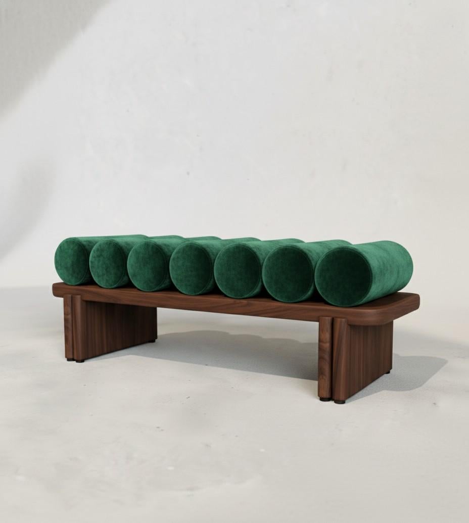 Panchina Ritmo con base in noce e cuscini a rullo in velluto di Mondo Design/One In condizioni Nuovo in vendita a NEW YORK, NY