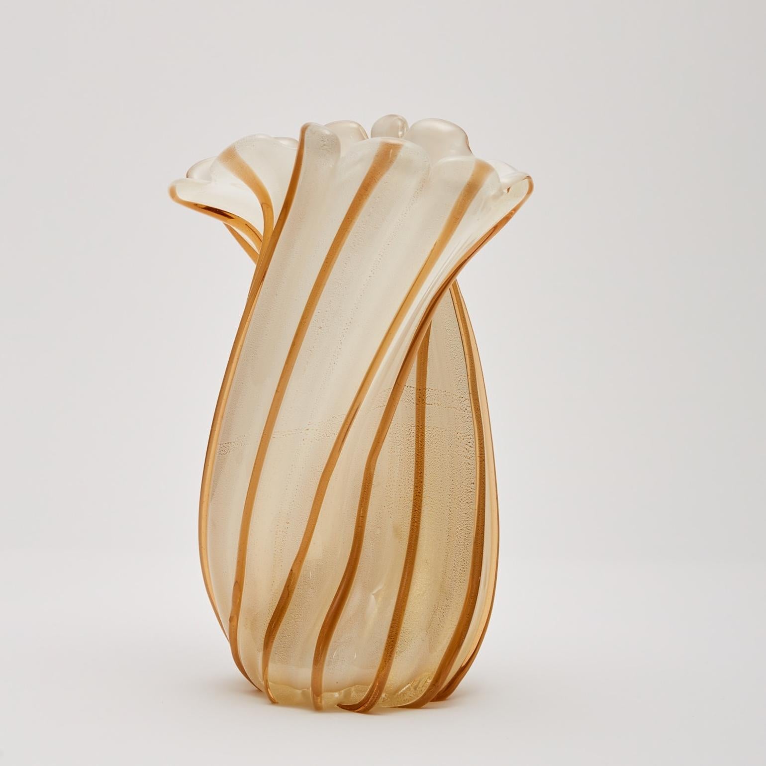 Large Ritorto vase blown glass with gold leaf circa 1955 by Archimede Seguso (1909-1999) for Vetreria Archimede Seguso. Ritorto means twined in Italian. This hand blown glass vase is made up of columns of opalescent and Largetoffee colored twisted