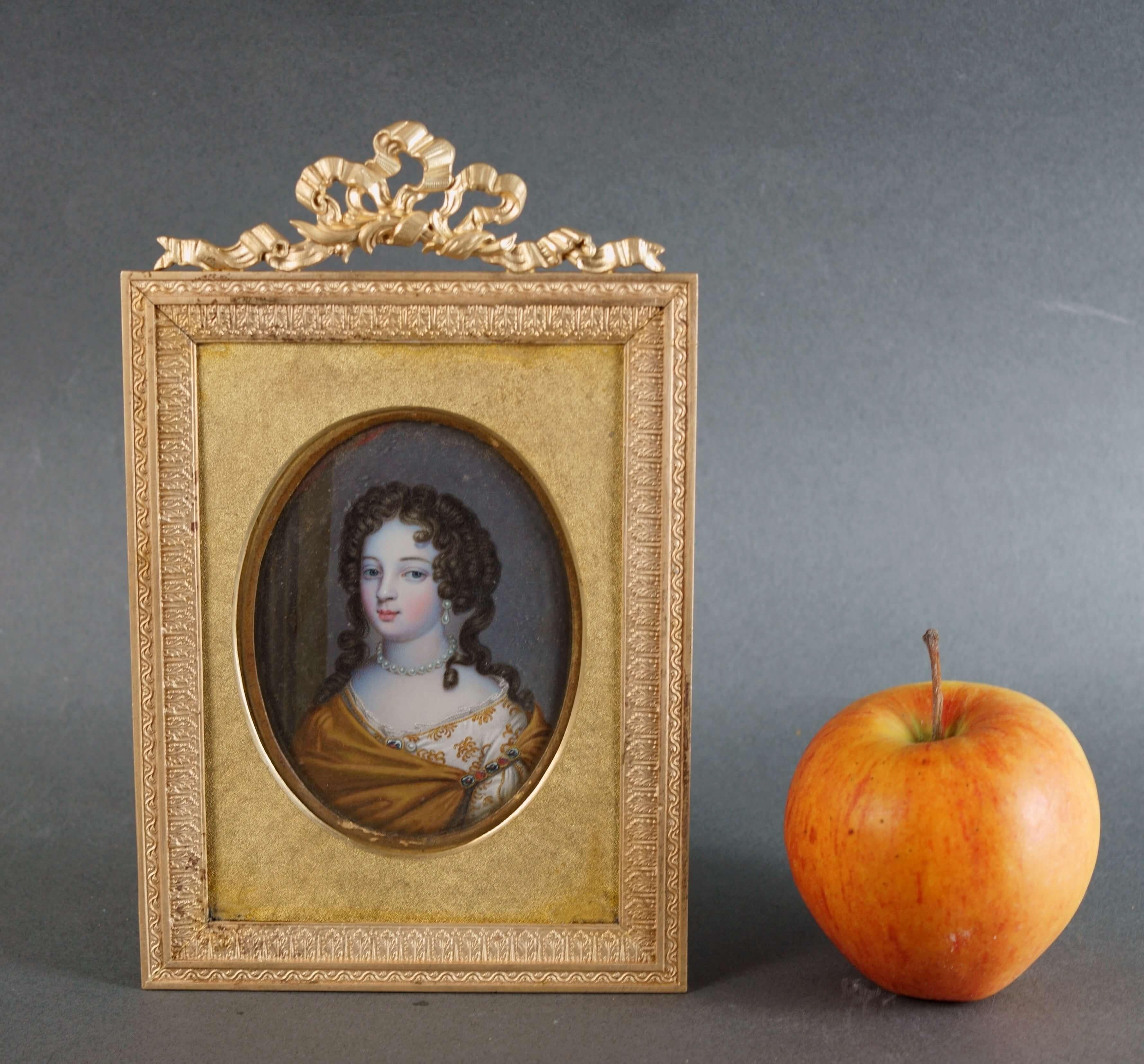 Portrait d'une dame Cadre en bronze doré pour miniature française du XVIIIe siècle Bon état - En vente à Pistoia, IT